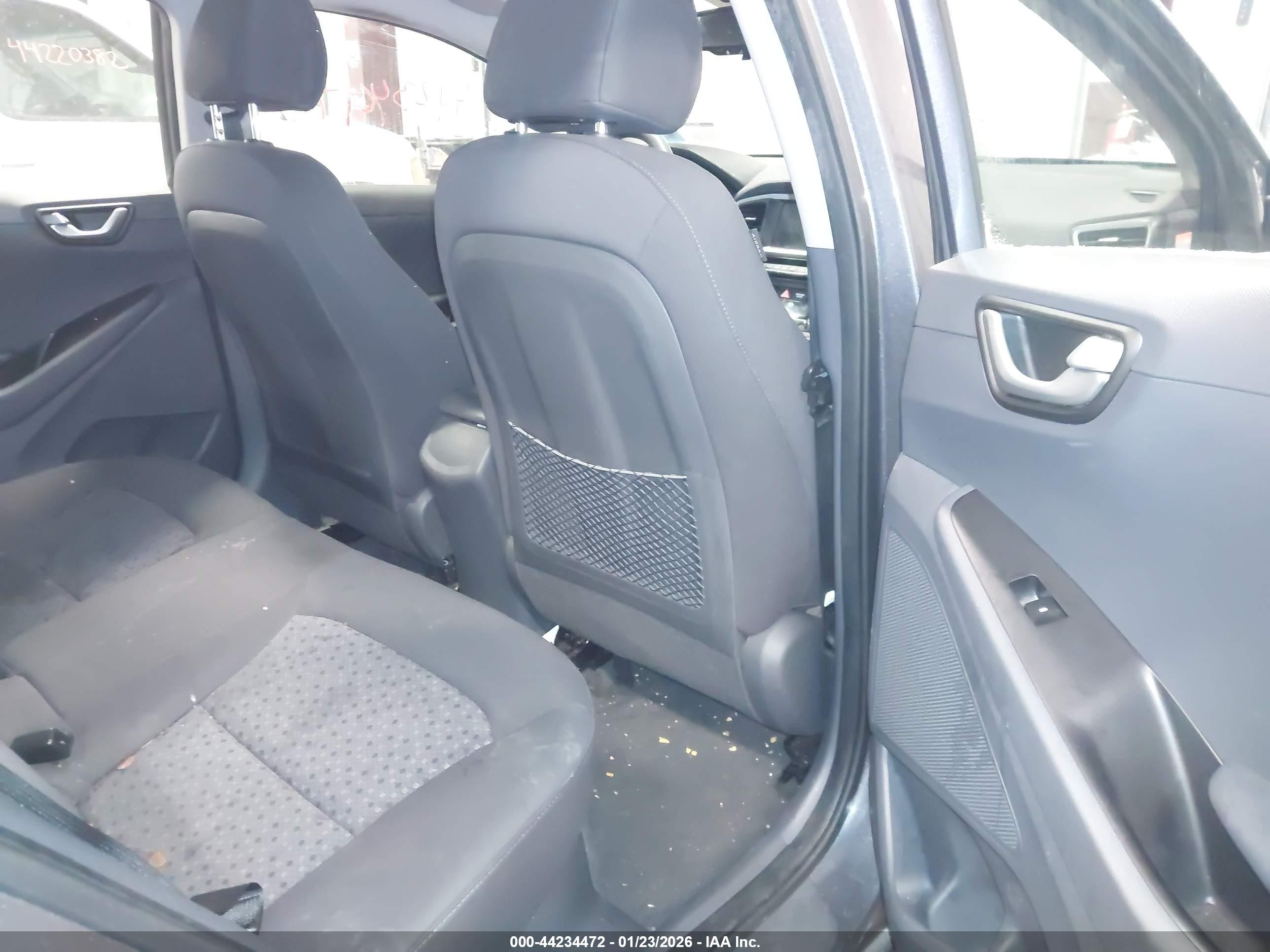2019 Hyundai Ioniq Plug-in Hybrid   Gray vin: KMHC65LD6KU172192