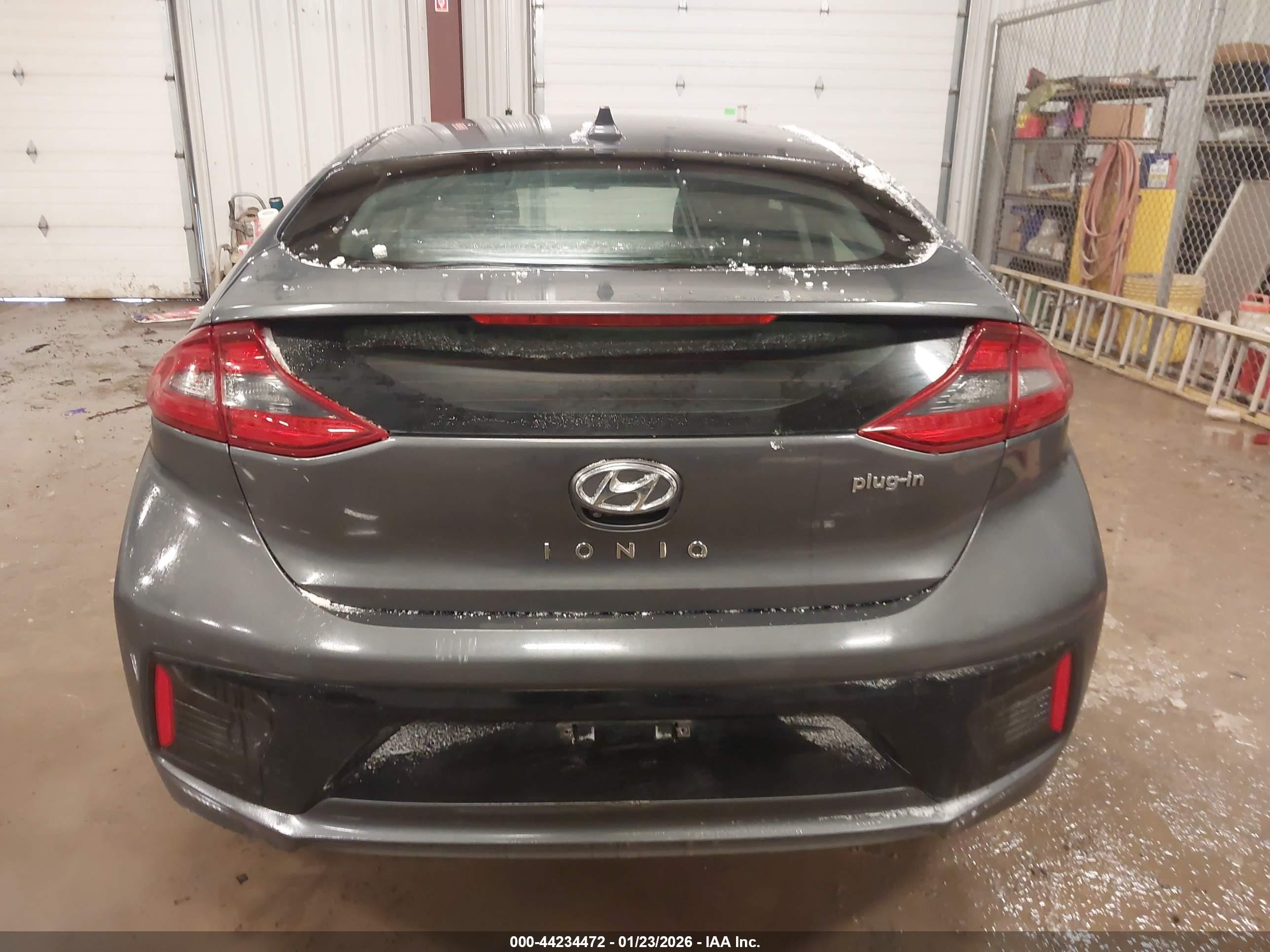2019 Hyundai Ioniq Plug-in Hybrid   Gray vin: KMHC65LD6KU172192