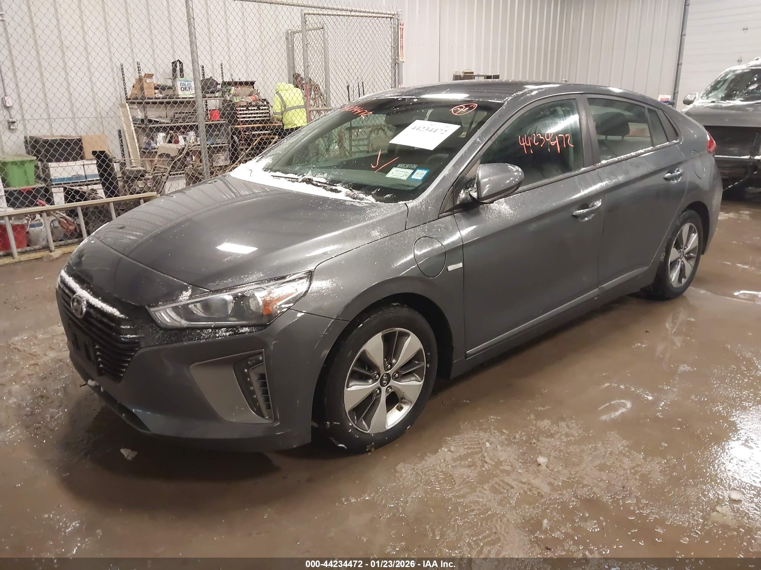 2019 Hyundai Ioniq Plug-in Hybrid   Gray vin: KMHC65LD6KU172192