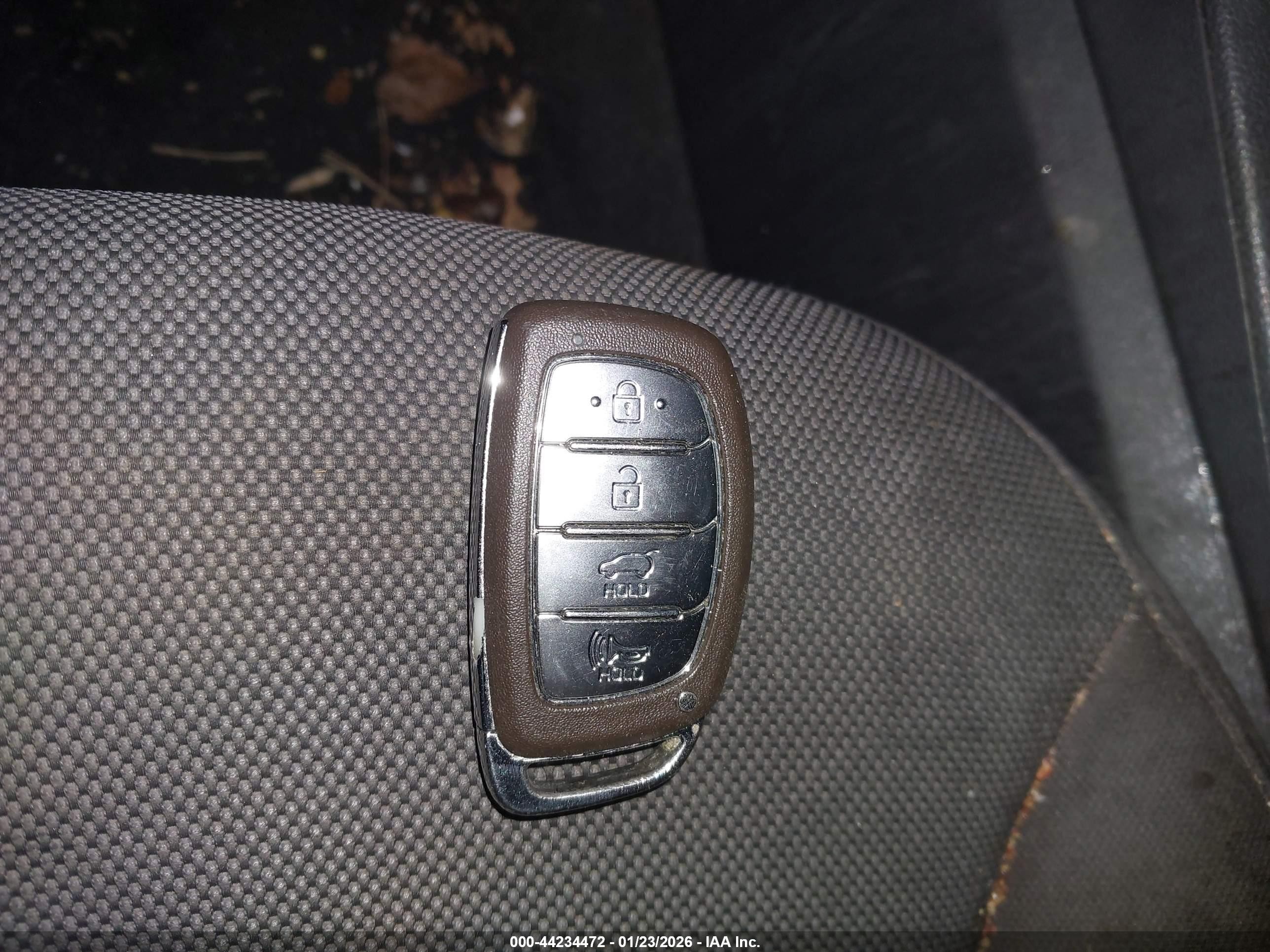 2019 Hyundai Ioniq Plug-in Hybrid   Gray vin: KMHC65LD6KU172192