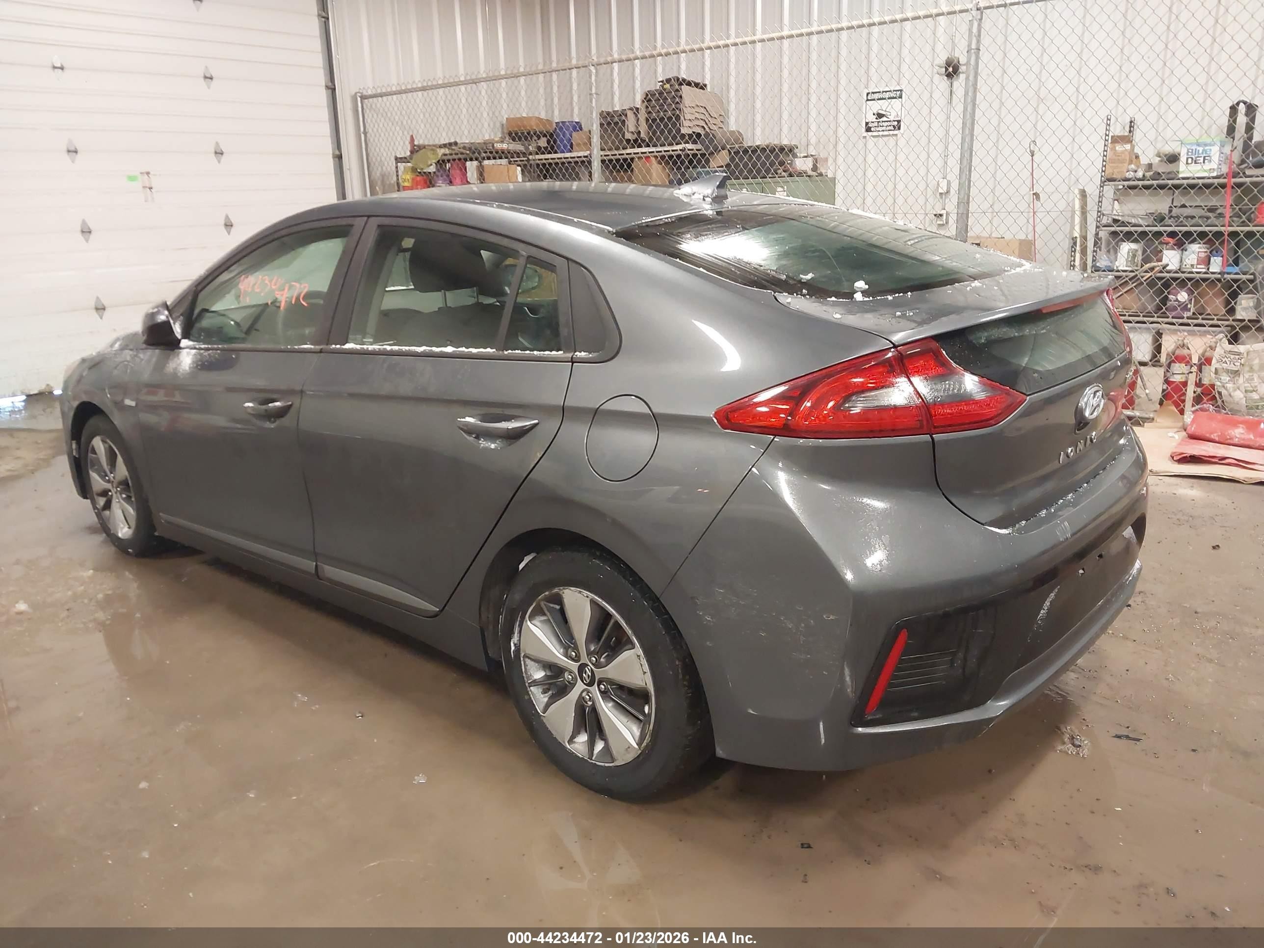 2019 Hyundai Ioniq Plug-in Hybrid   Gray vin: KMHC65LD6KU172192