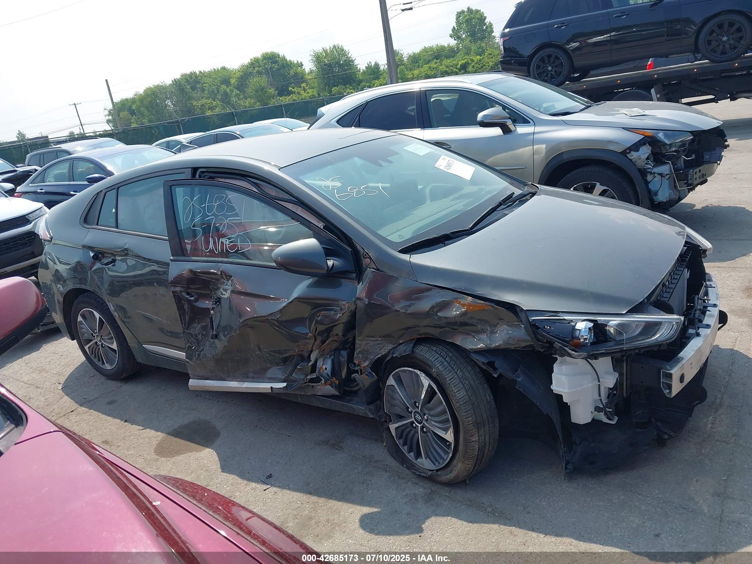 2021 Hyundai Ioniq Plug-in Hybrid Se Gray vin: KMHC65LD9MU261564