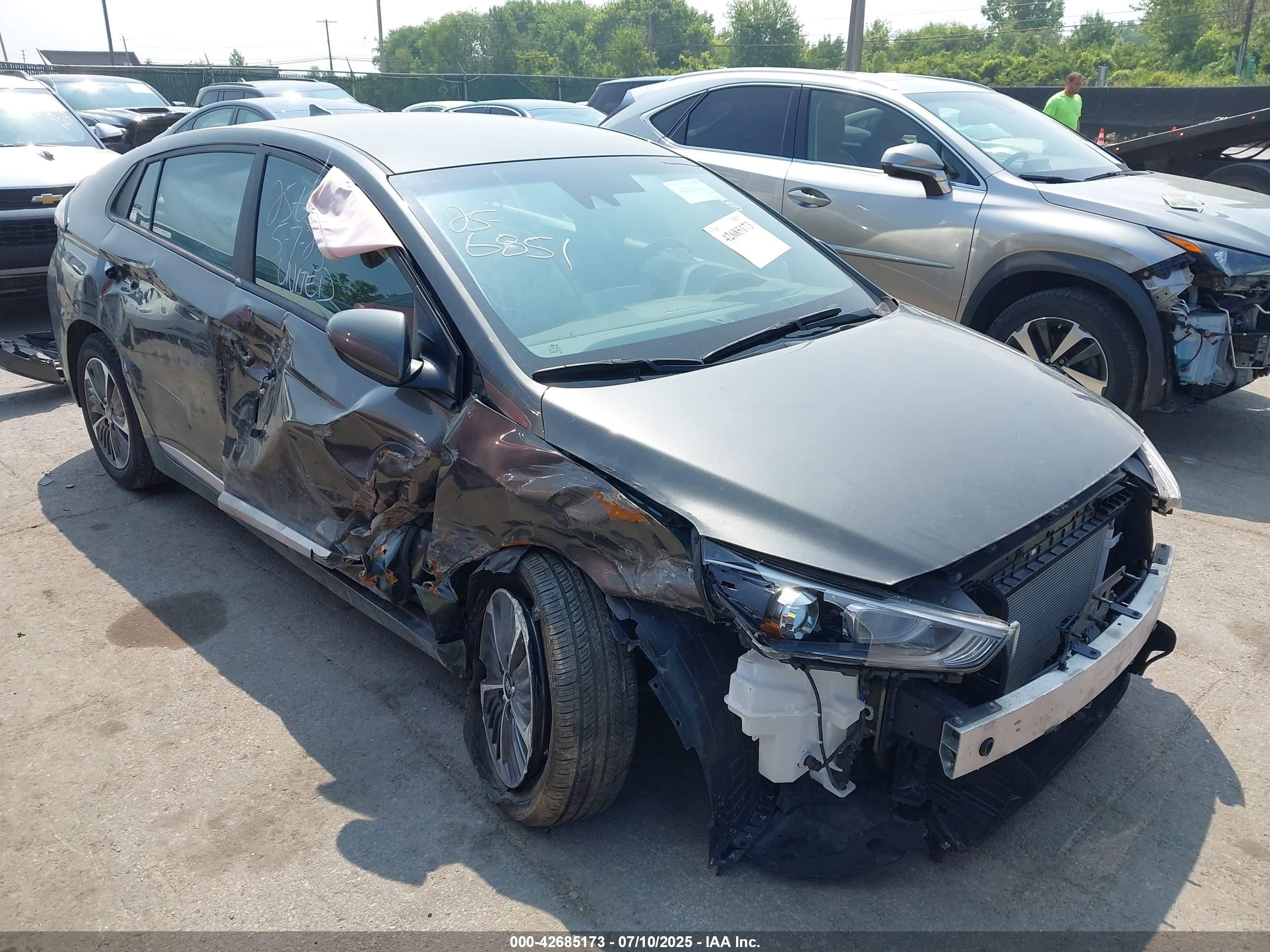 2021 Hyundai Ioniq Plug-in Hybrid Se Gray vin: KMHC65LD9MU261564