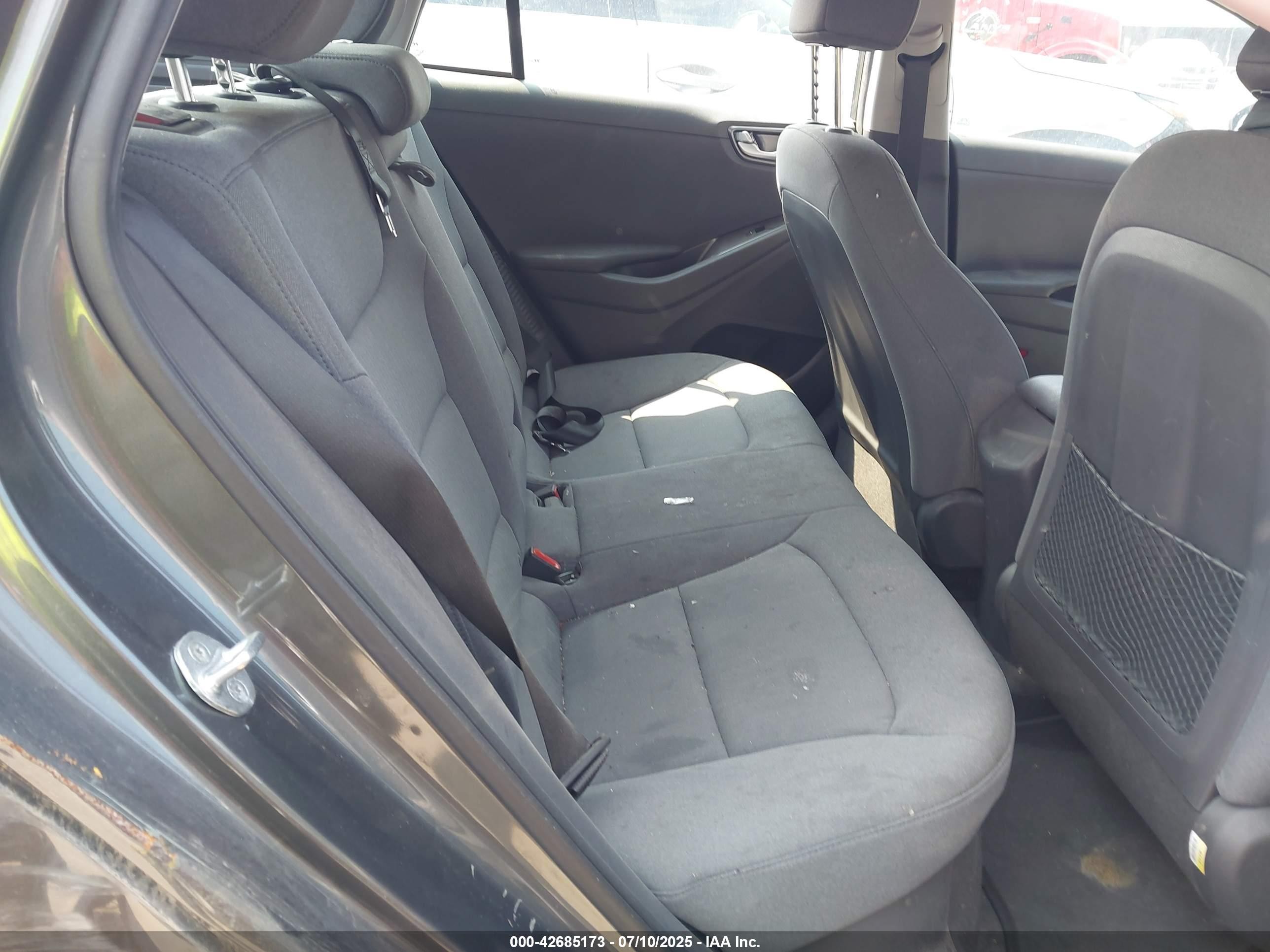2021 Hyundai Ioniq Plug-in Hybrid Se Gray vin: KMHC65LD9MU261564