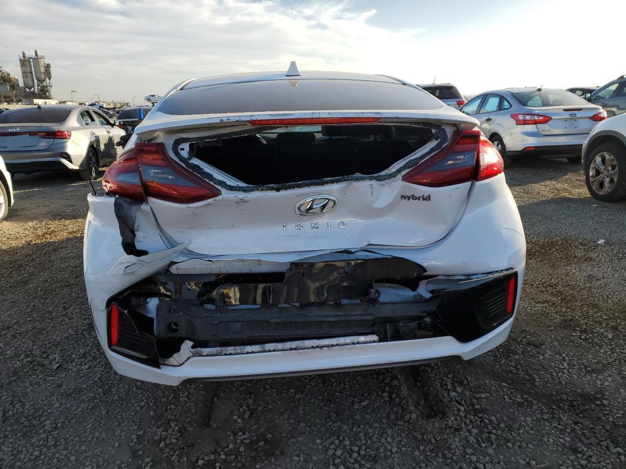 2017 Hyundai Ioniq Sel Белый vin: KMHC75LC0HU049422