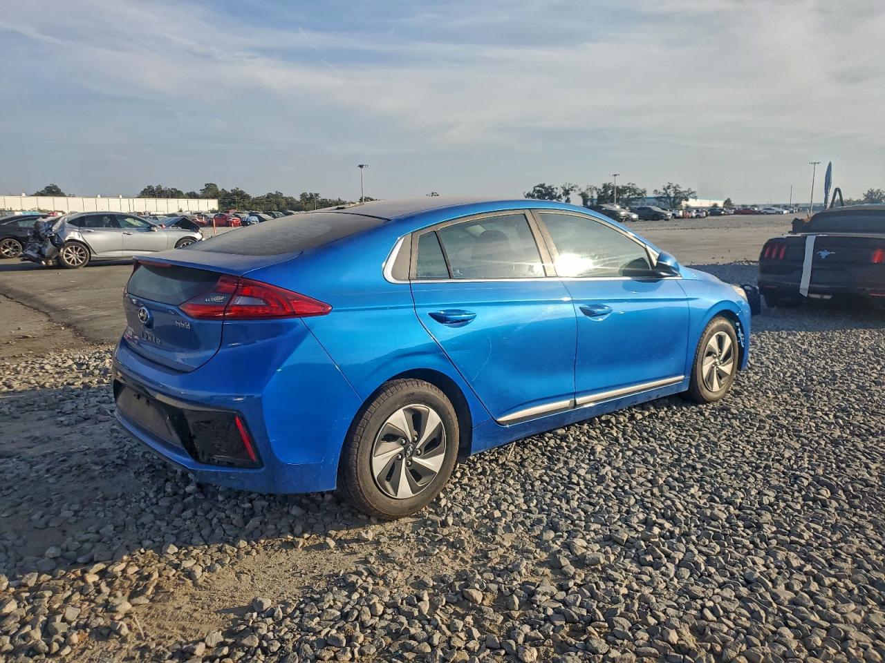 2018 Hyundai Ioniq Sel Blue vin: KMHC75LC3JU096854
