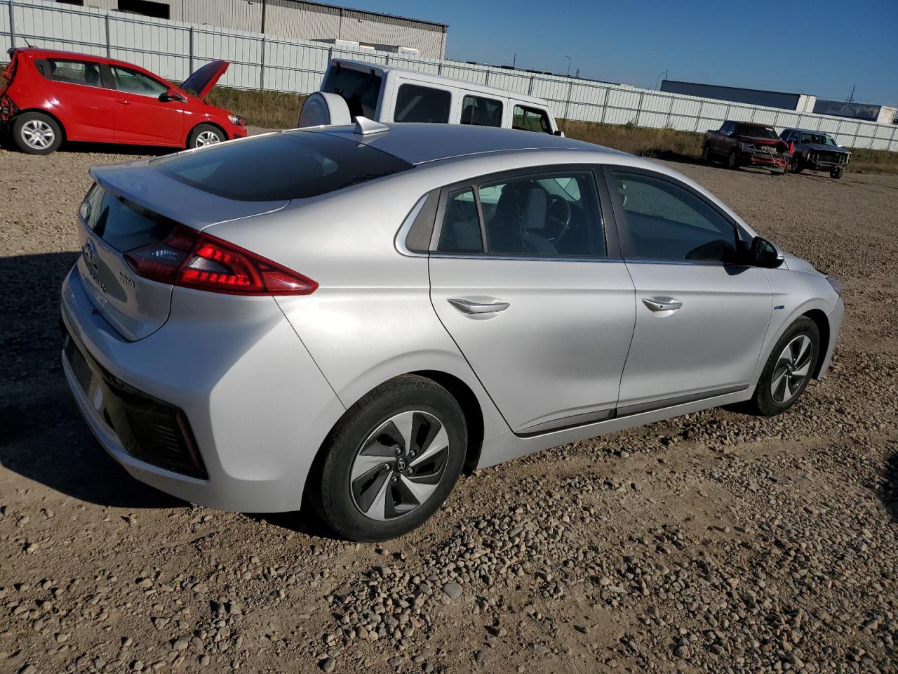 2018 Hyundai Ioniq Sel Серебряный vin: KMHC75LC5JU068005