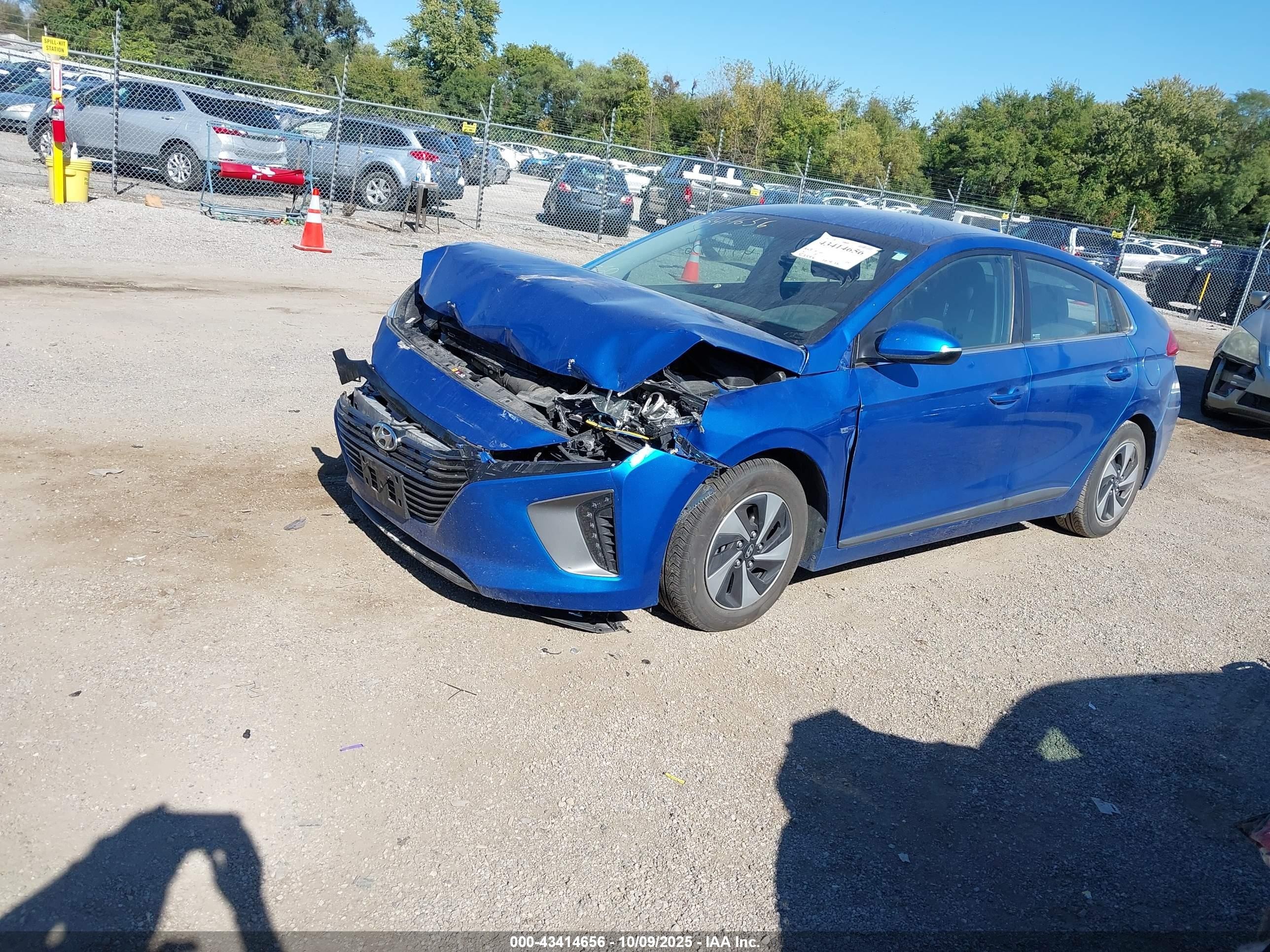 2017 Hyundai Ioniq Hybrid Sel Blue vin: KMHC75LC8HU040029