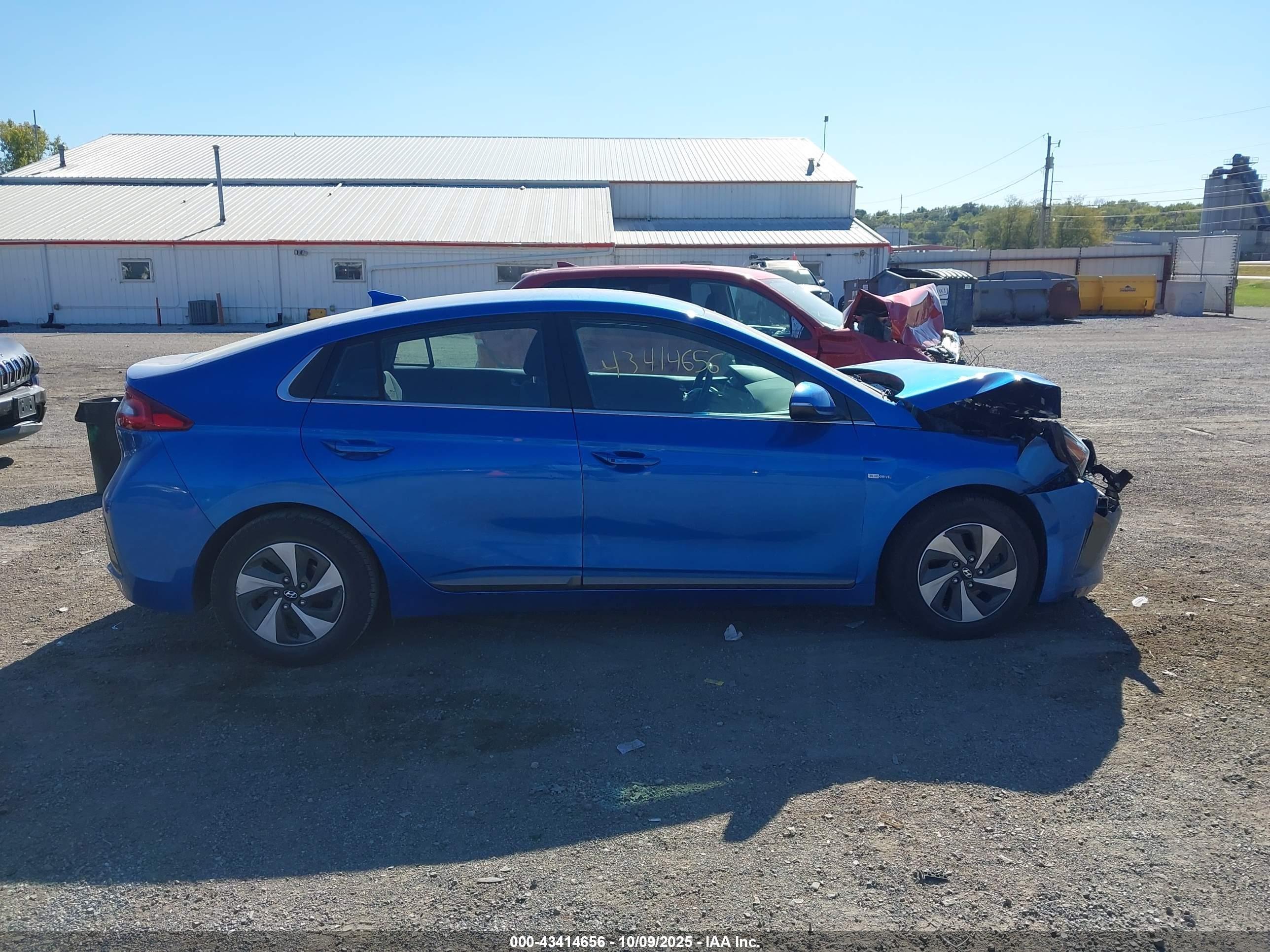 2017 Hyundai Ioniq Hybrid Sel Blue vin: KMHC75LC8HU040029