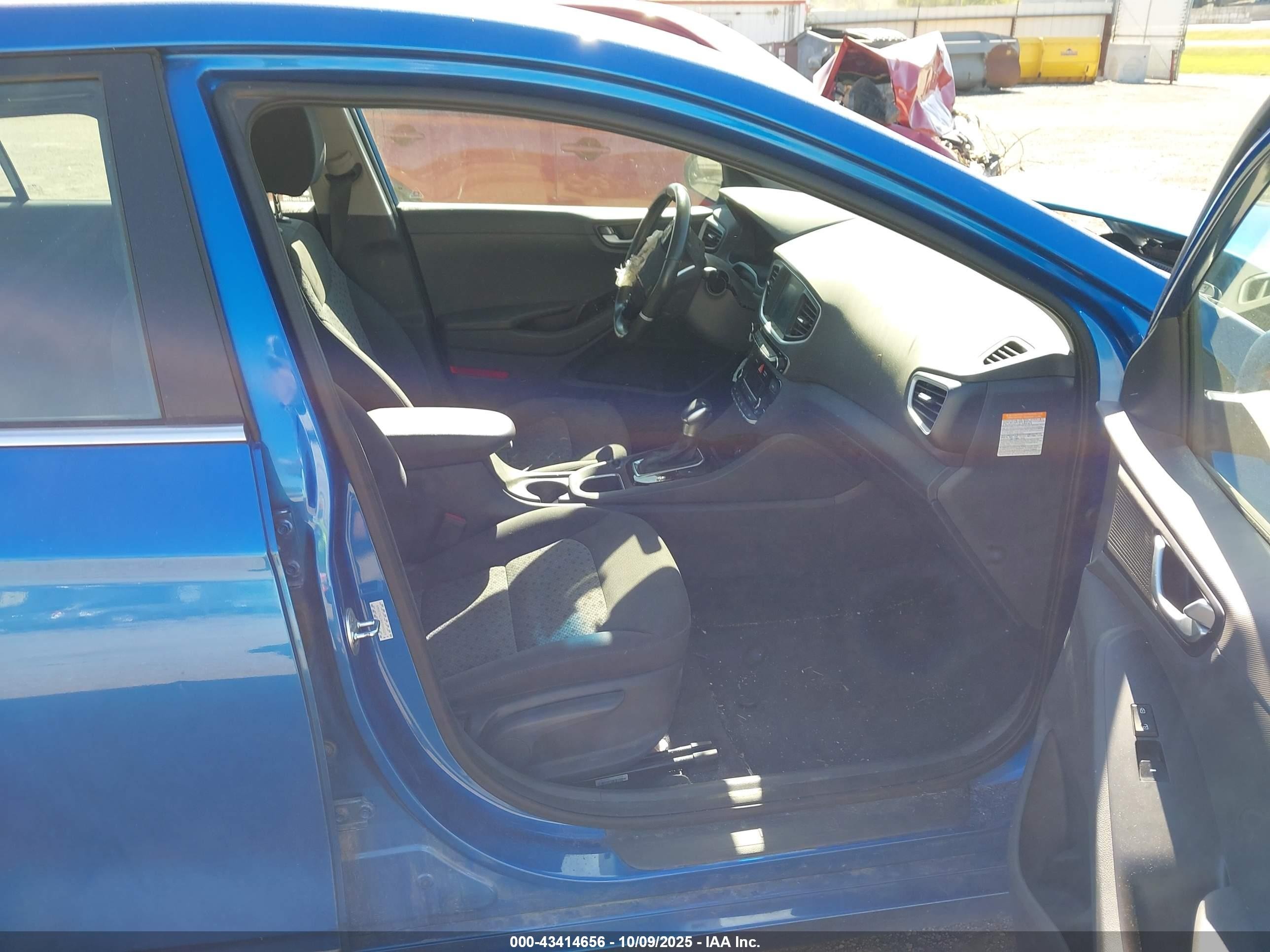 2017 Hyundai Ioniq Hybrid Sel Blue vin: KMHC75LC8HU040029