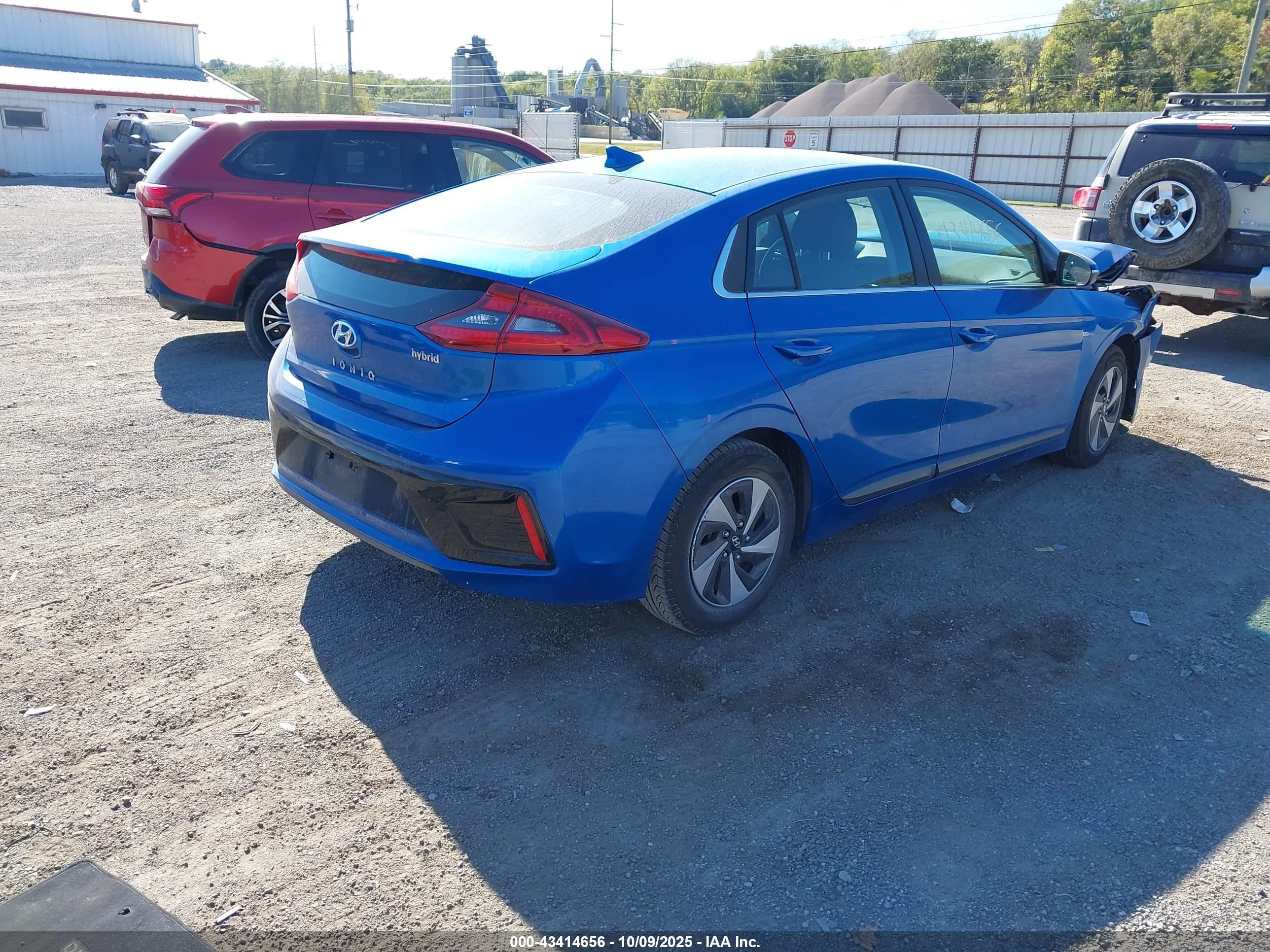 2017 Hyundai Ioniq Hybrid Sel Blue vin: KMHC75LC8HU040029