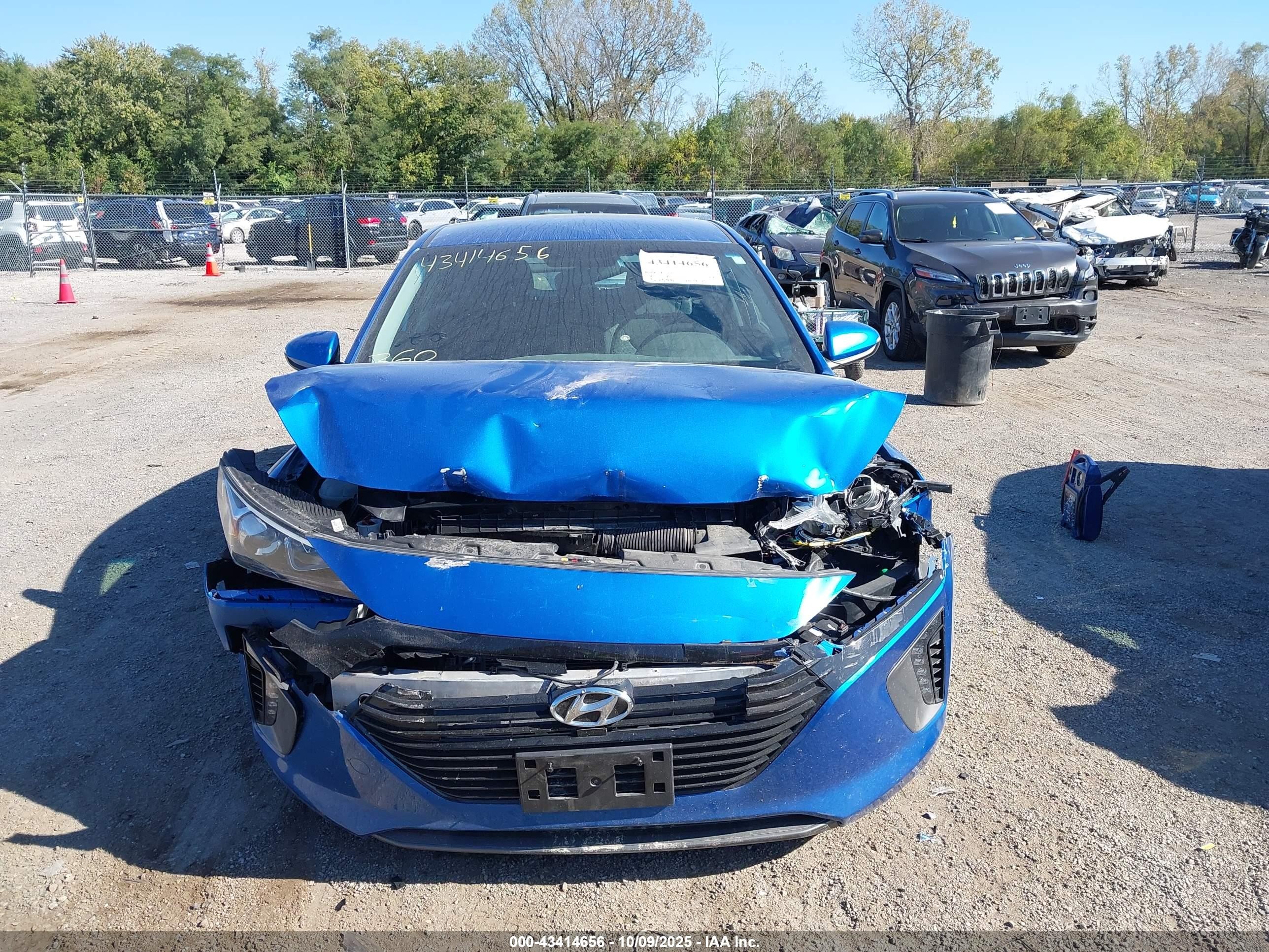 2017 Hyundai Ioniq Hybrid Sel Blue vin: KMHC75LC8HU040029