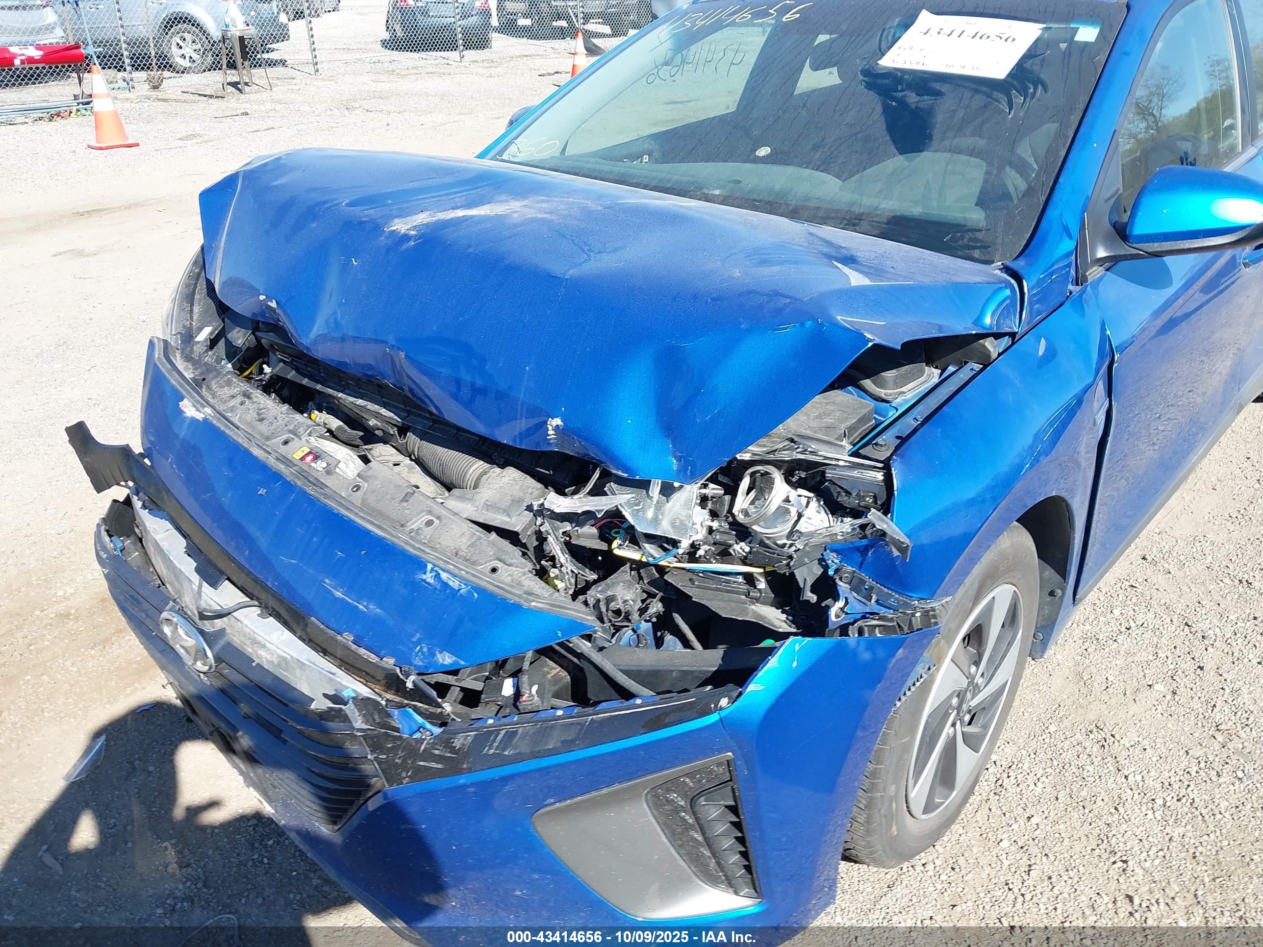 2017 Hyundai Ioniq Hybrid Sel Blue vin: KMHC75LC8HU040029