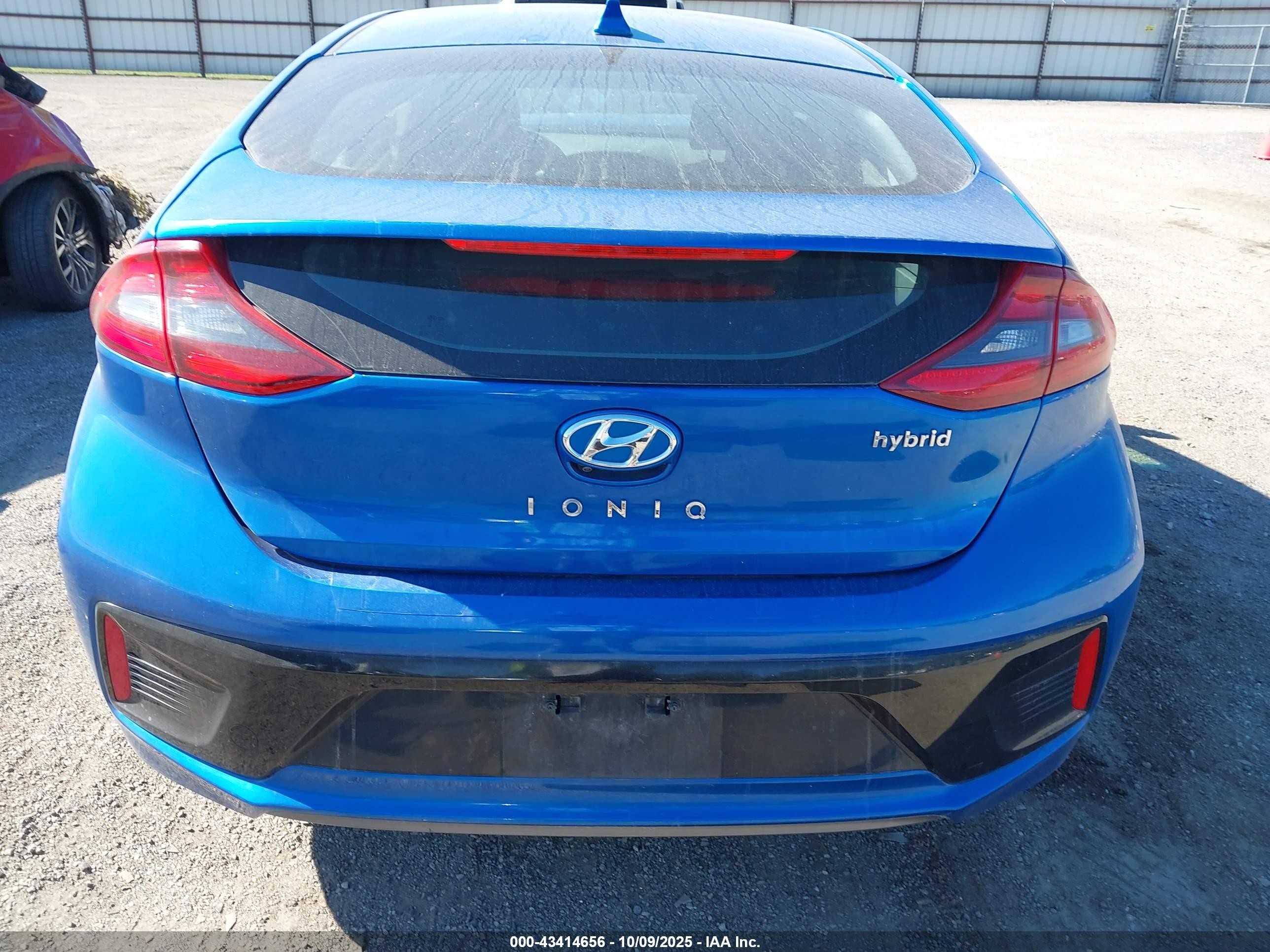 2017 Hyundai Ioniq Hybrid Sel Blue vin: KMHC75LC8HU040029