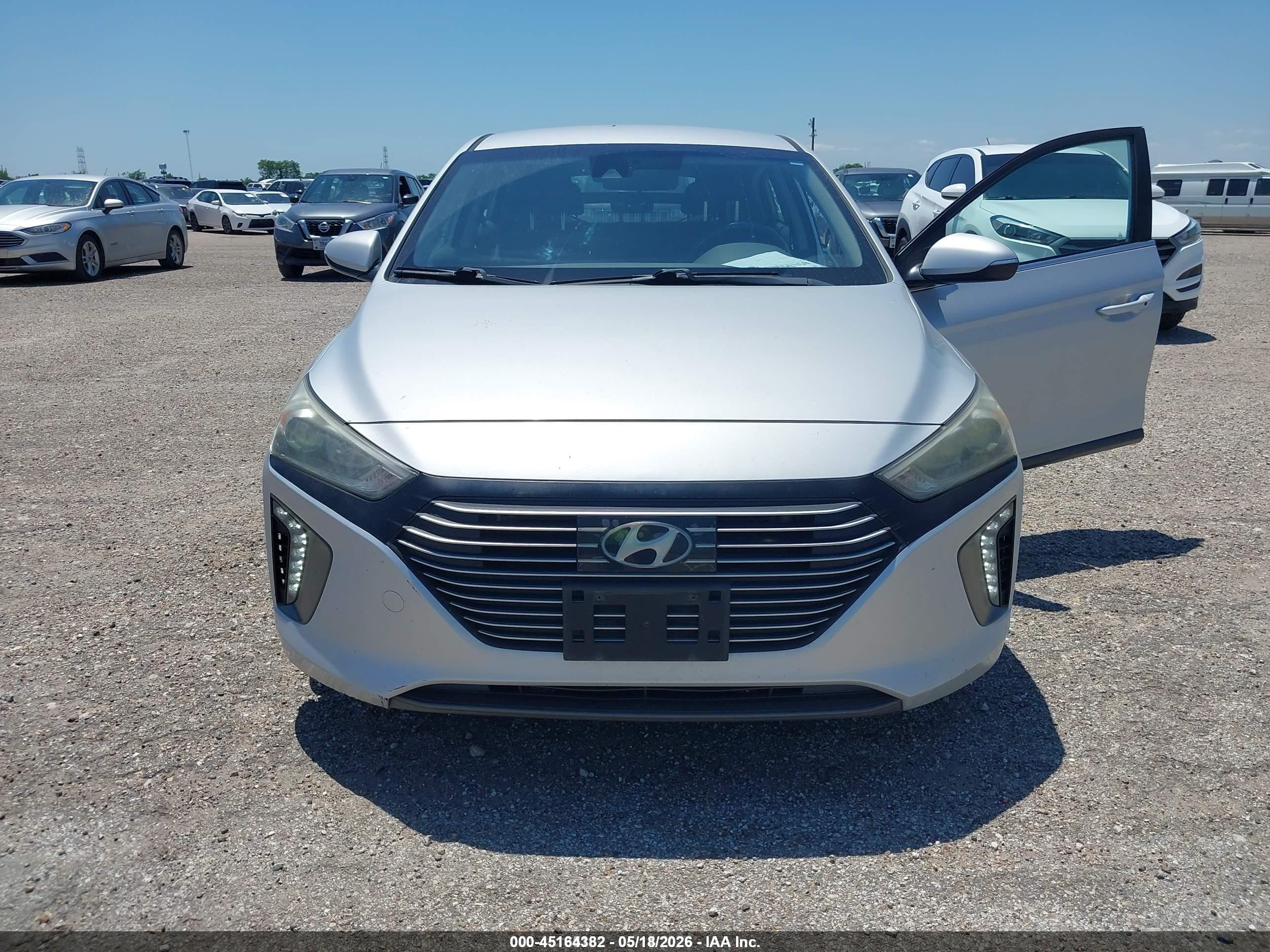 2019 Hyundai Ioniq Hybrid Sel Silver vin: KMHC75LC8KU106943