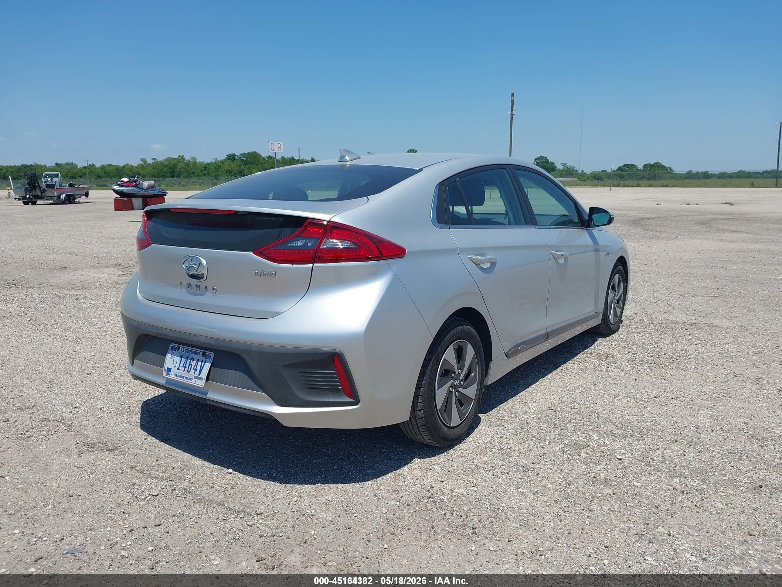 2019 Hyundai Ioniq Hybrid Sel Silver vin: KMHC75LC8KU106943