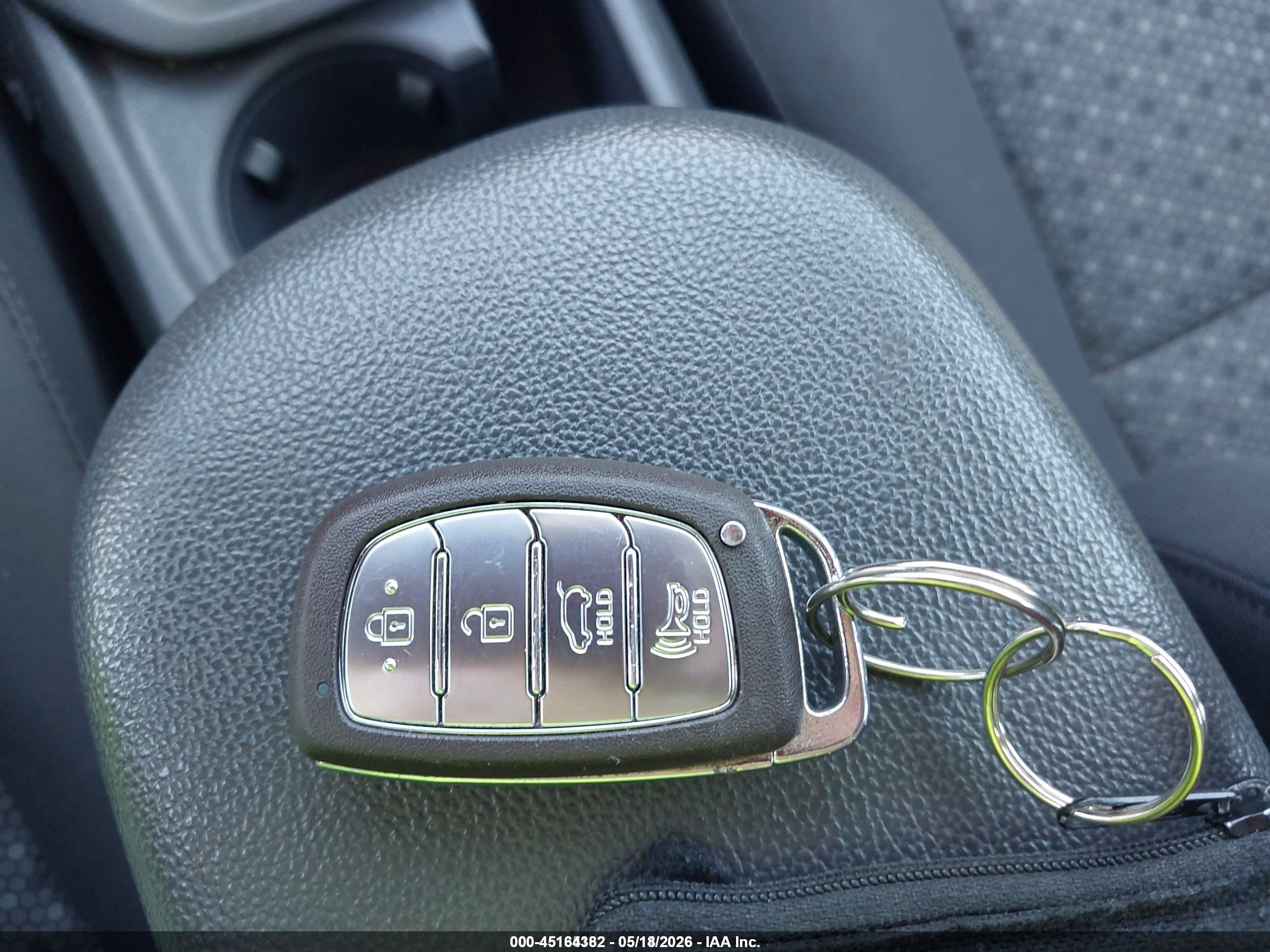 2019 Hyundai Ioniq Hybrid Sel Silver vin: KMHC75LC8KU106943