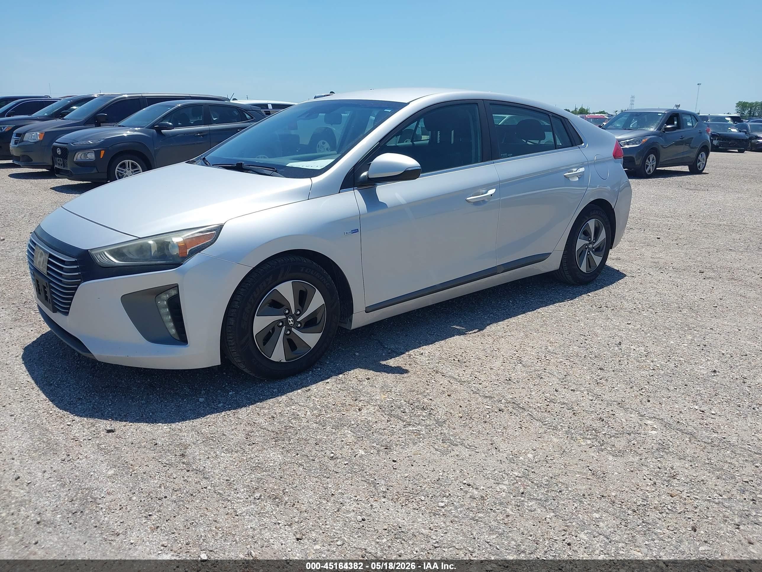 2019 Hyundai Ioniq Hybrid Sel Silver vin: KMHC75LC8KU106943