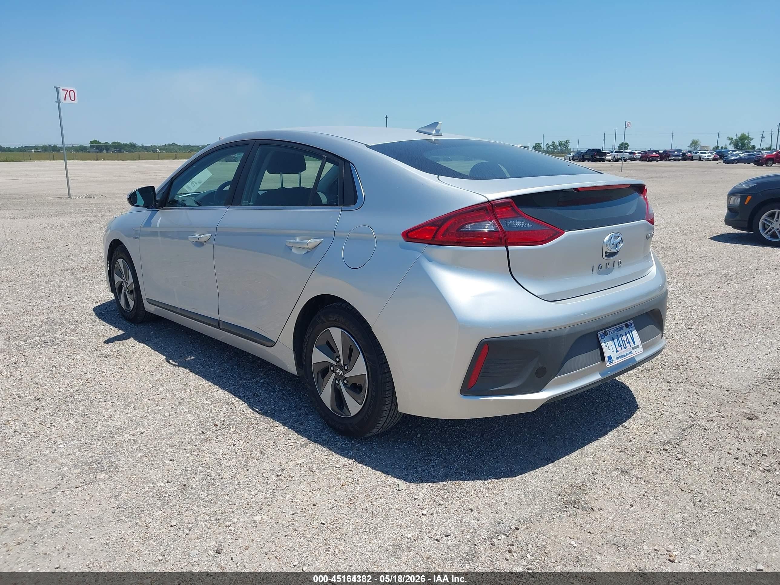 2019 Hyundai Ioniq Hybrid Sel Silver vin: KMHC75LC8KU106943