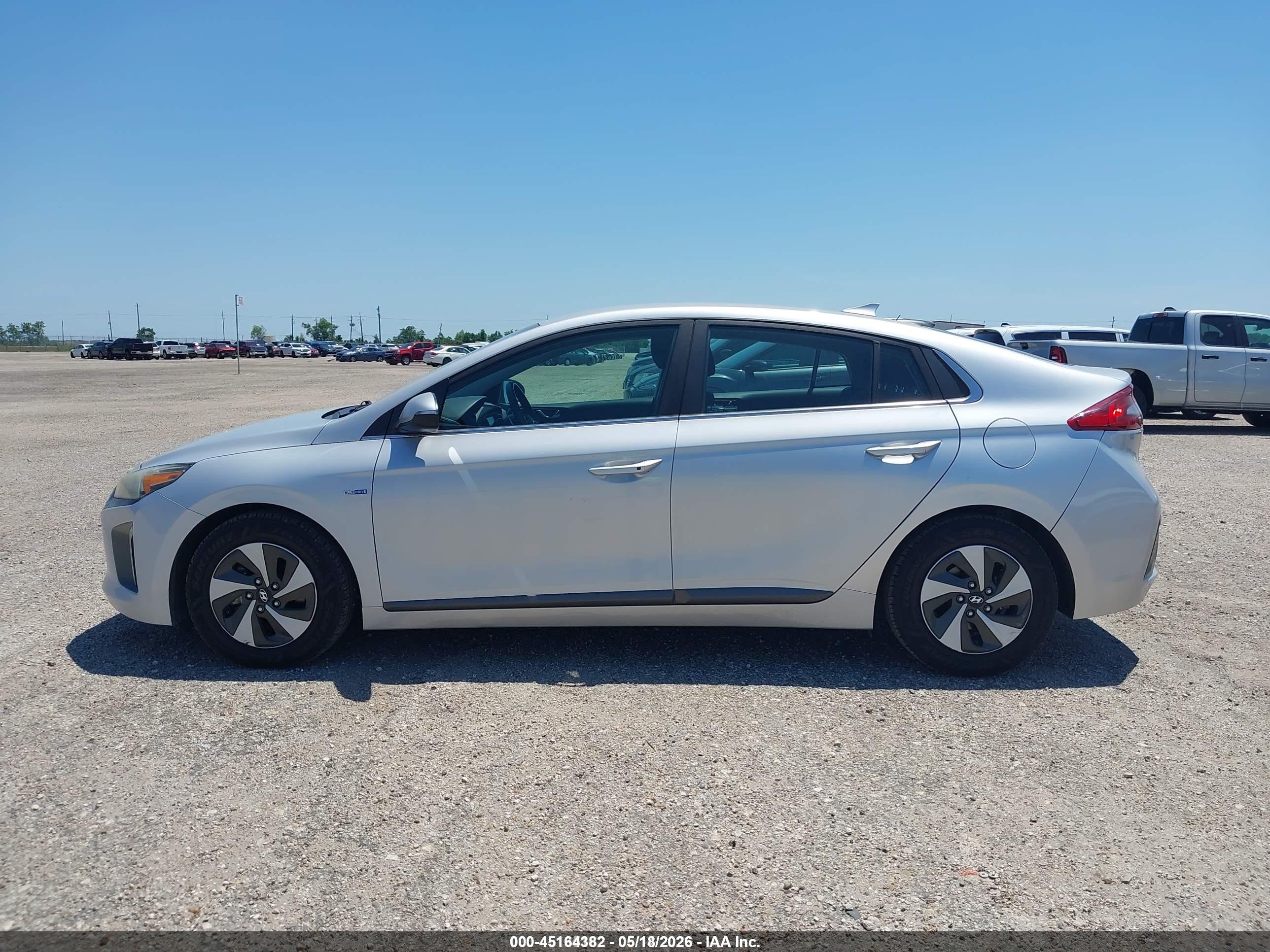 2019 Hyundai Ioniq Hybrid Sel Silver vin: KMHC75LC8KU106943