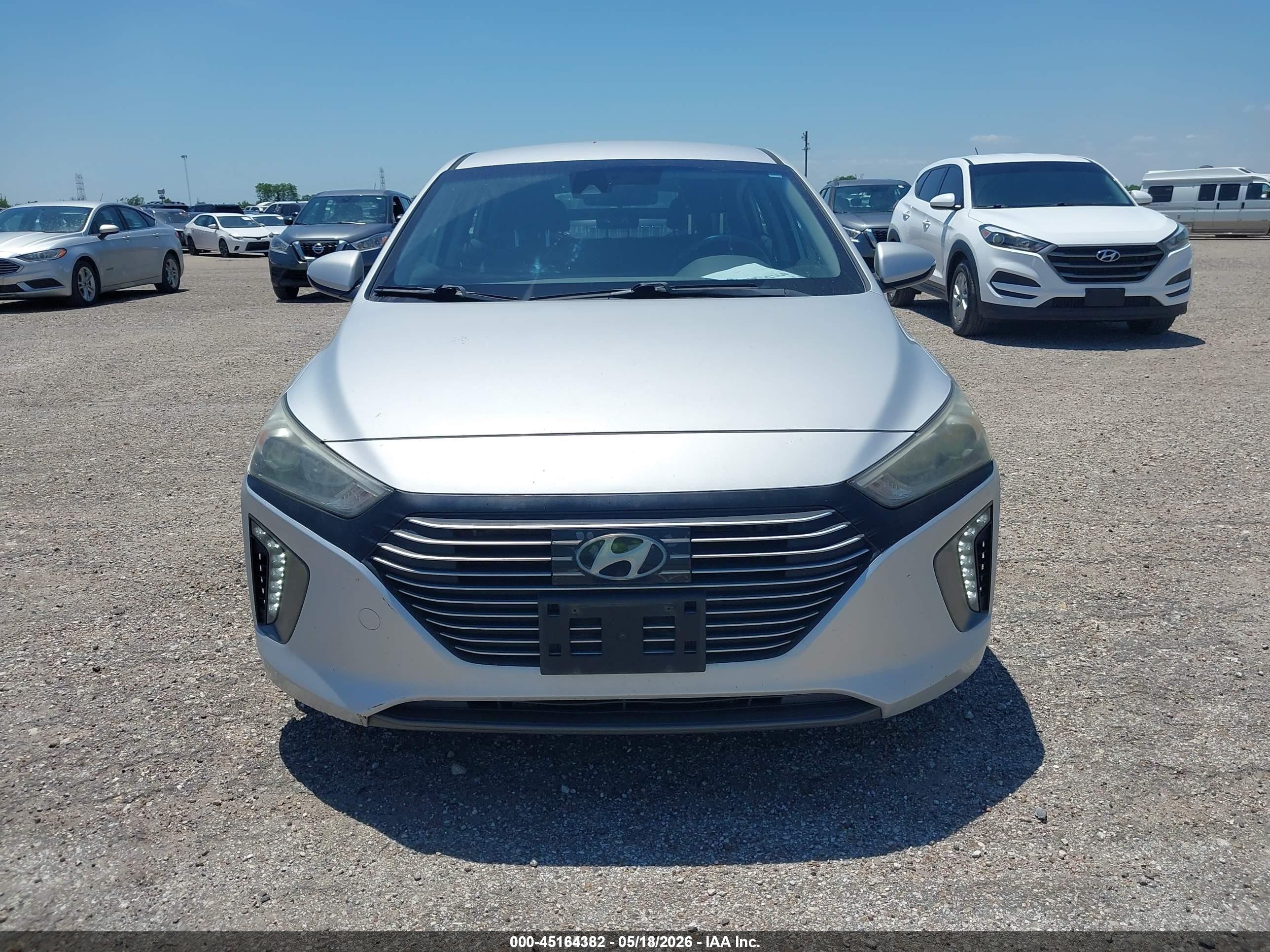 2019 Hyundai Ioniq Hybrid Sel Silver vin: KMHC75LC8KU106943