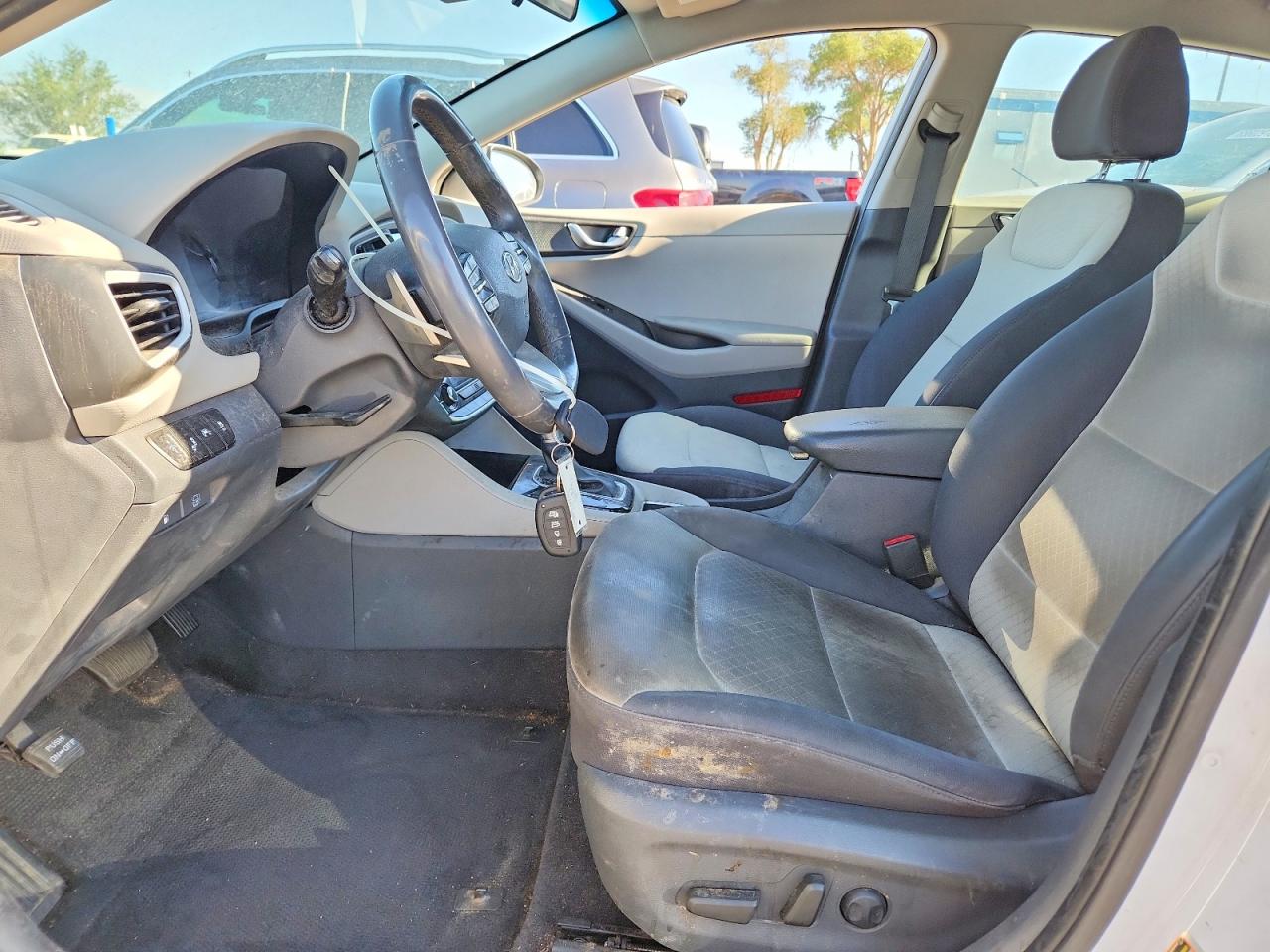 2019 Hyundai Ioniq Sel White vin: KMHC75LC8KU112497