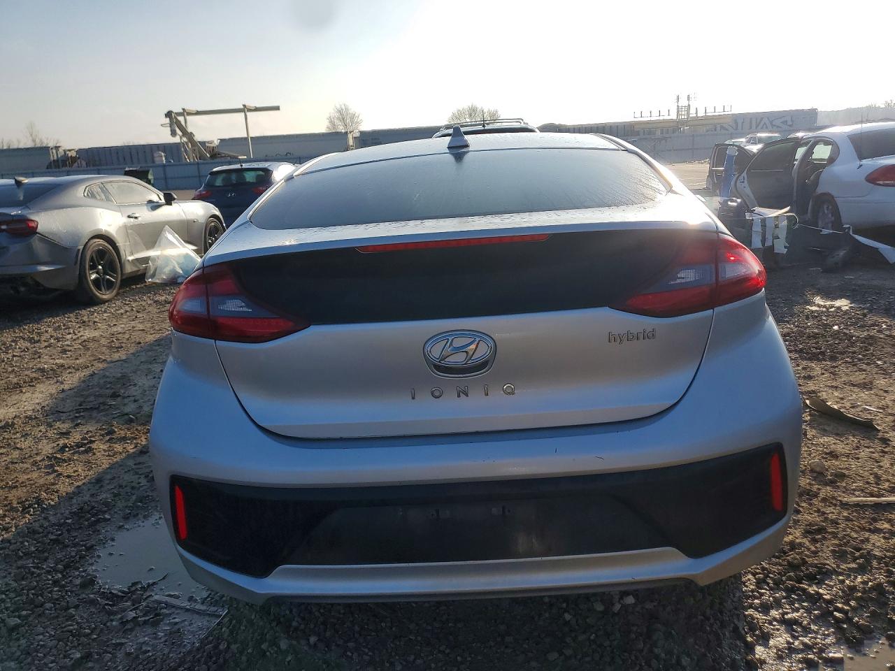 2017 Hyundai Ioniq Hybrid Sel Silver vin: KMHC75LCXHU024771