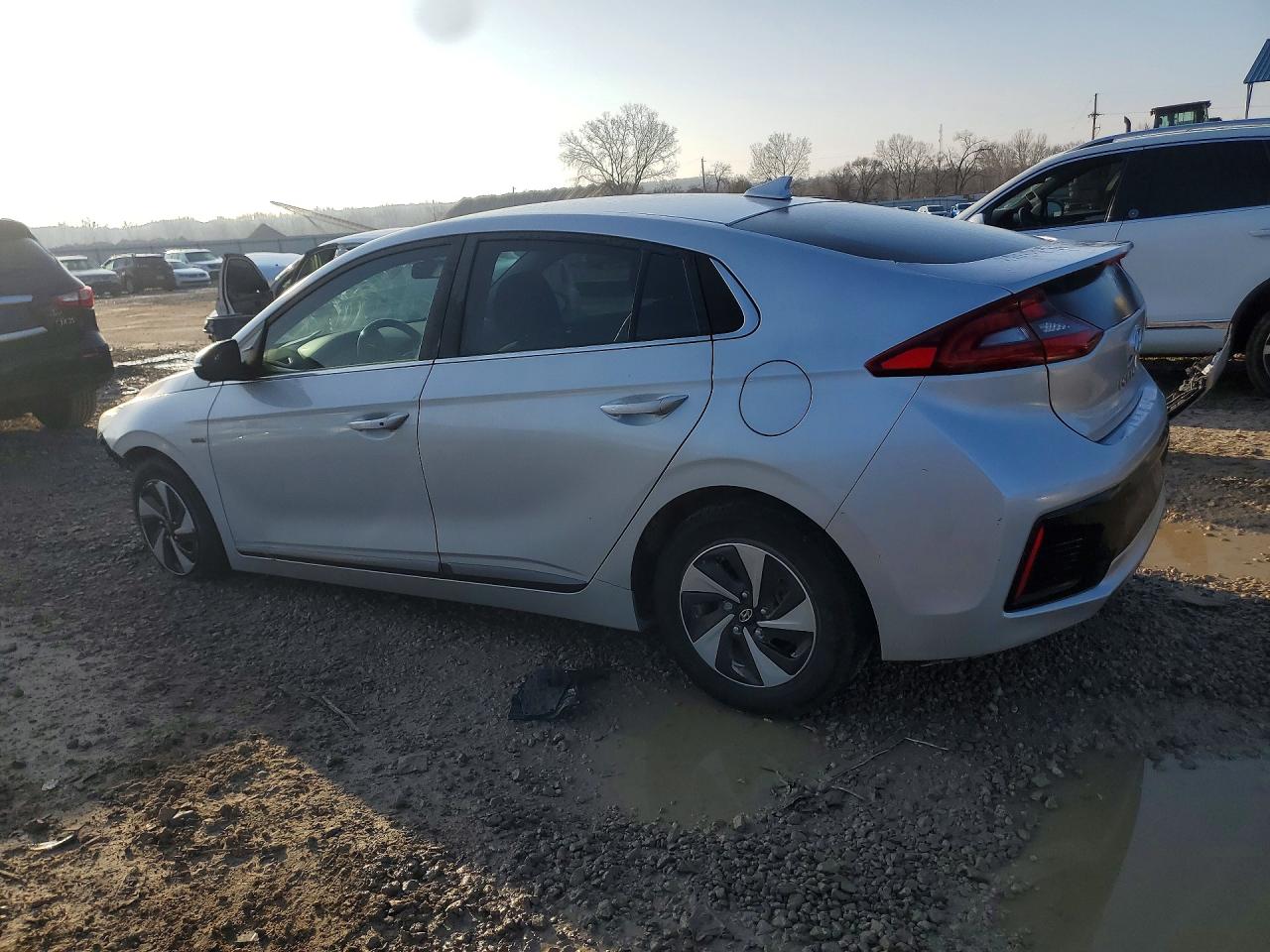 2017 Hyundai Ioniq Hybrid Sel Silver vin: KMHC75LCXHU024771