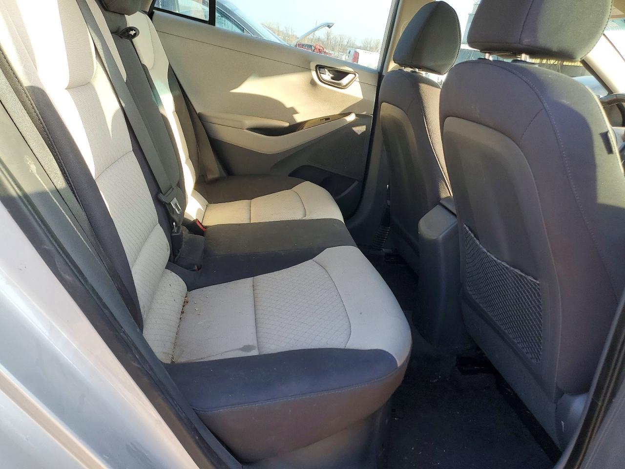 2017 Hyundai Ioniq Hybrid Sel Silver vin: KMHC75LCXHU024771