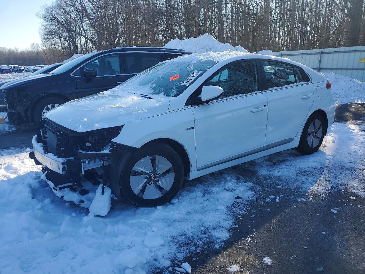 2020 Hyundai Ioniq Se White vin: KMHC75LCXLU221139