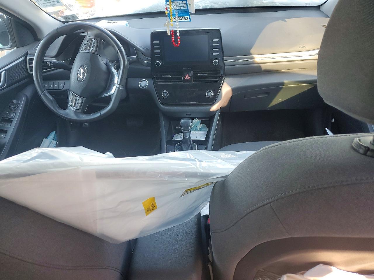 2020 Hyundai Ioniq Se White vin: KMHC75LCXLU221139