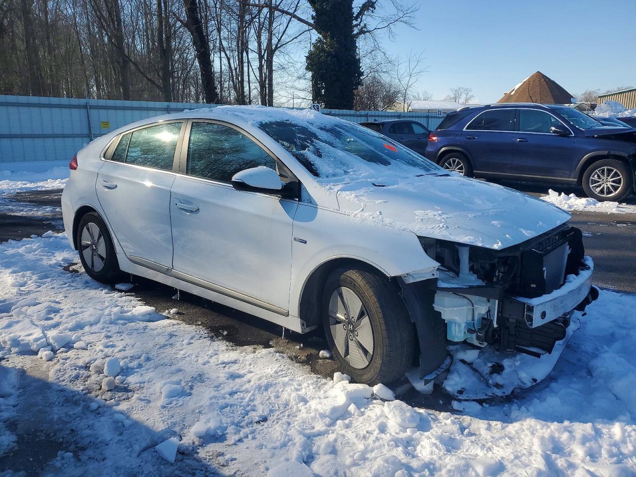2020 Hyundai Ioniq Se White vin: KMHC75LCXLU221139