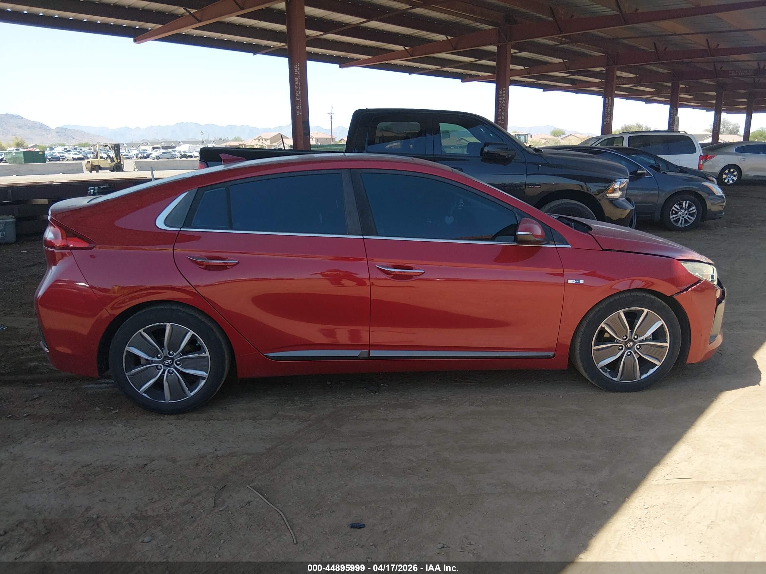 2019 Hyundai Ioniq Hybrid Limited Red vin: KMHC85LC2KU112640
