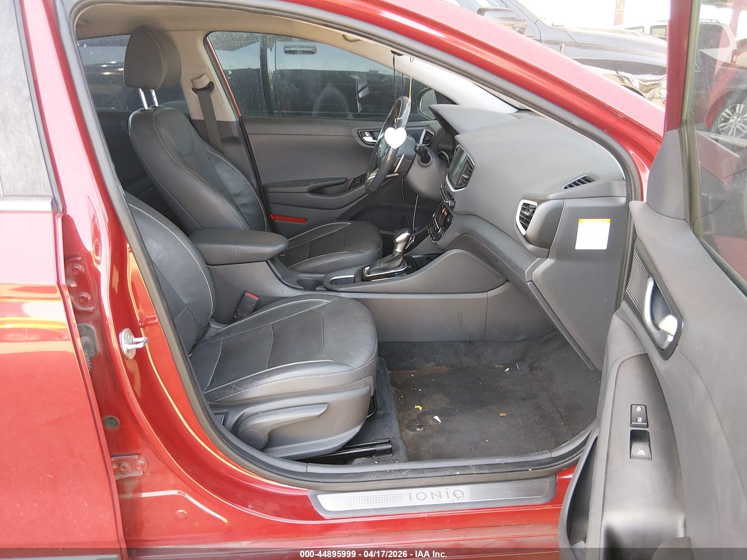 2019 Hyundai Ioniq Hybrid Limited Red vin: KMHC85LC2KU112640