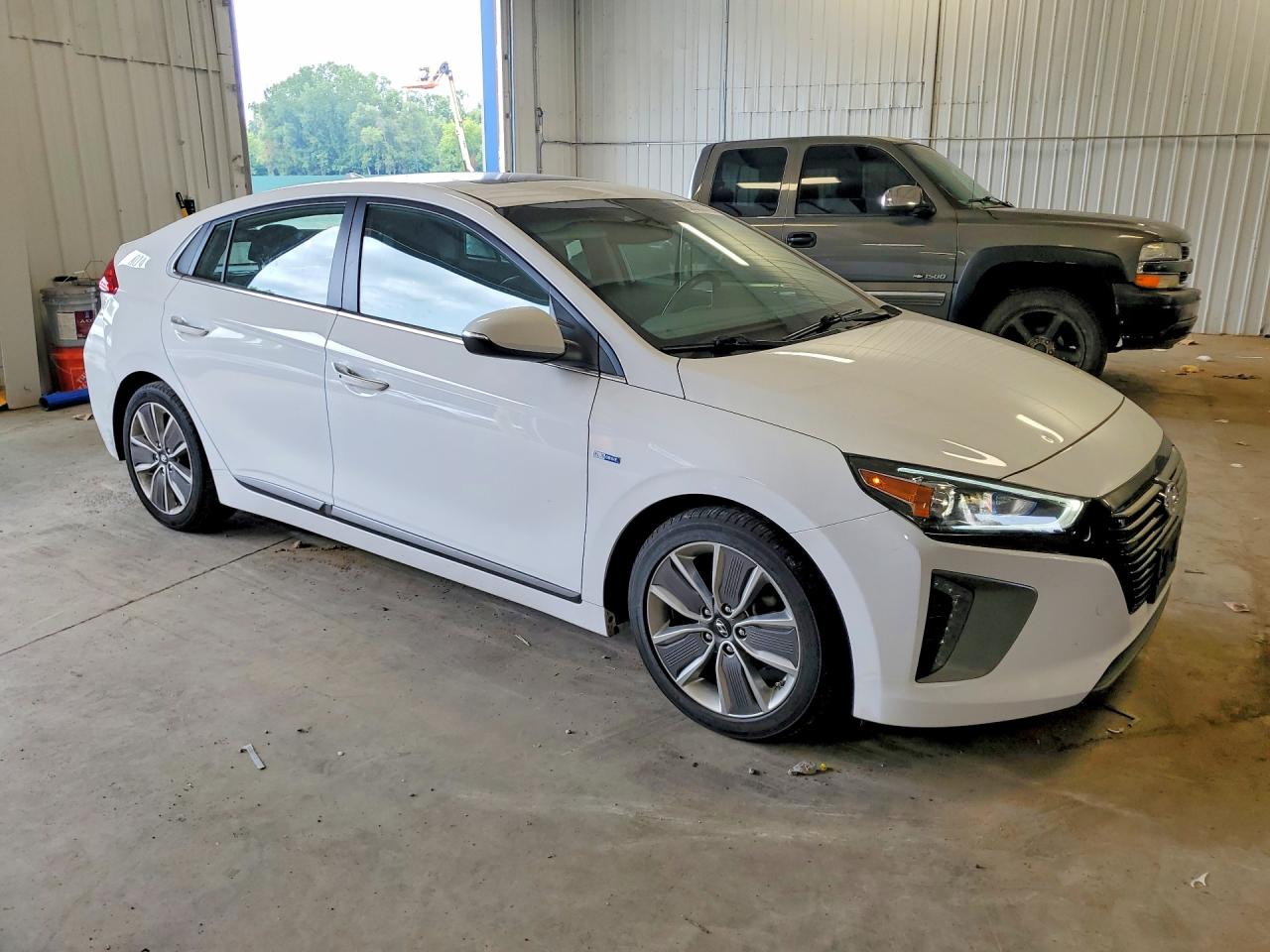 2018 Hyundai Ioniq Limited White vin: KMHC85LC4JU071751