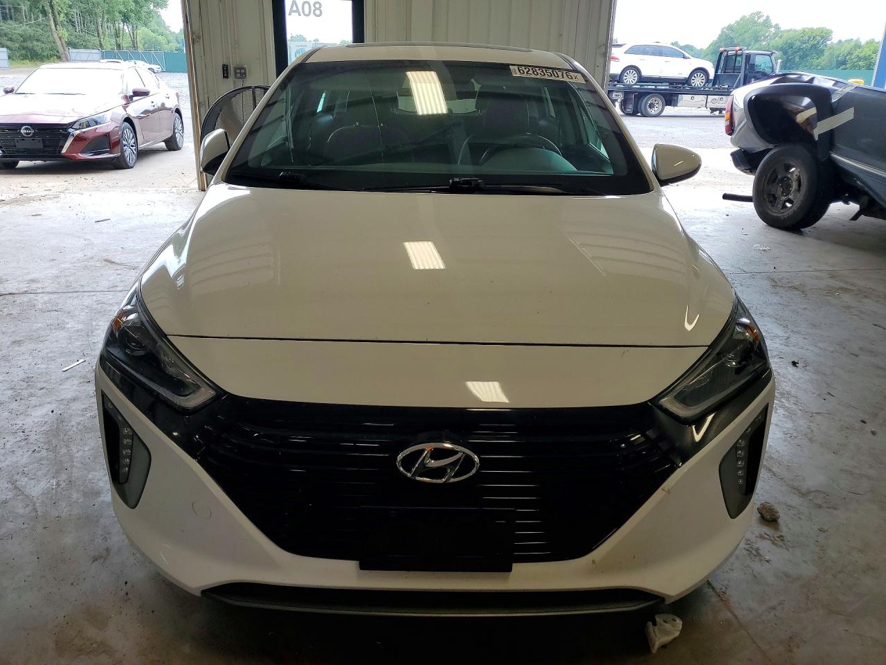 2018 Hyundai Ioniq Limited White vin: KMHC85LC4JU071751