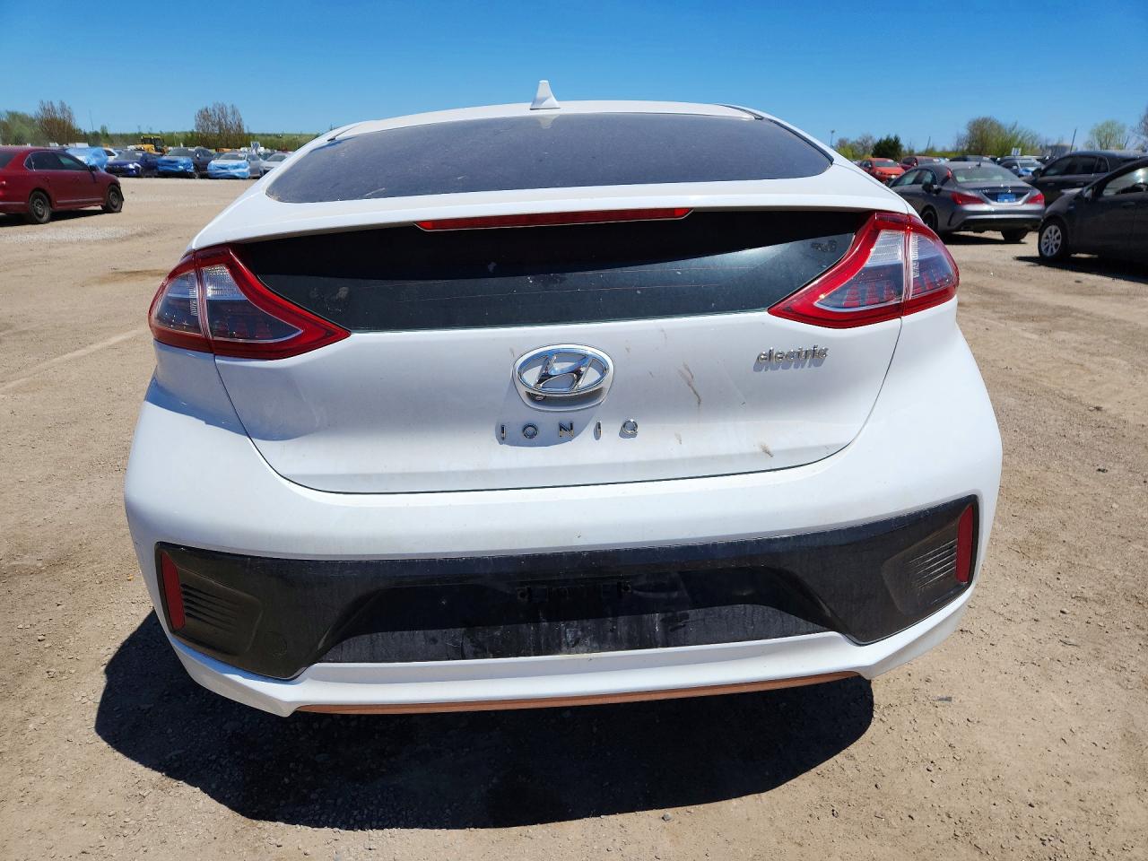 2019 Hyundai Ioniq Preferred White vin: KMHC85LHXKU038671
