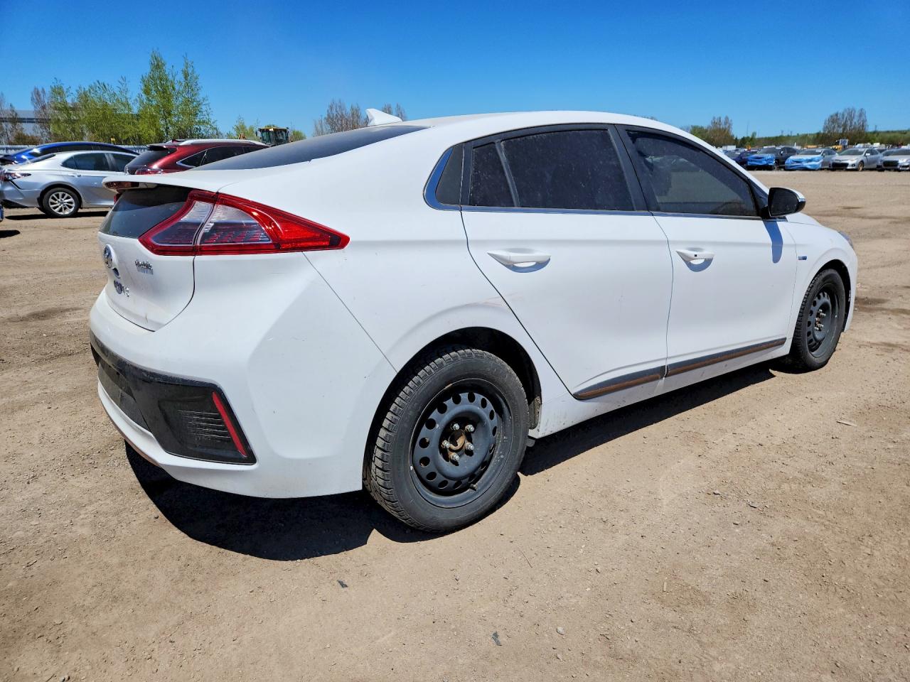 2019 Hyundai Ioniq Preferred White vin: KMHC85LHXKU038671