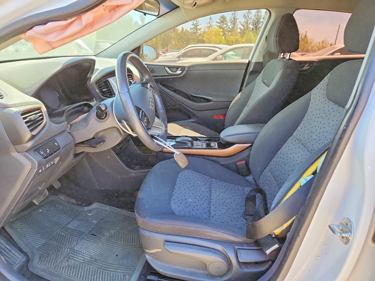 2019 Hyundai Ioniq Preferred White vin: KMHC85LHXKU038671