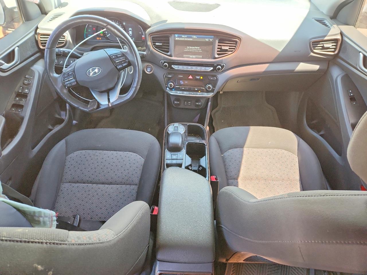 2019 Hyundai Ioniq Preferred White vin: KMHC85LHXKU038671