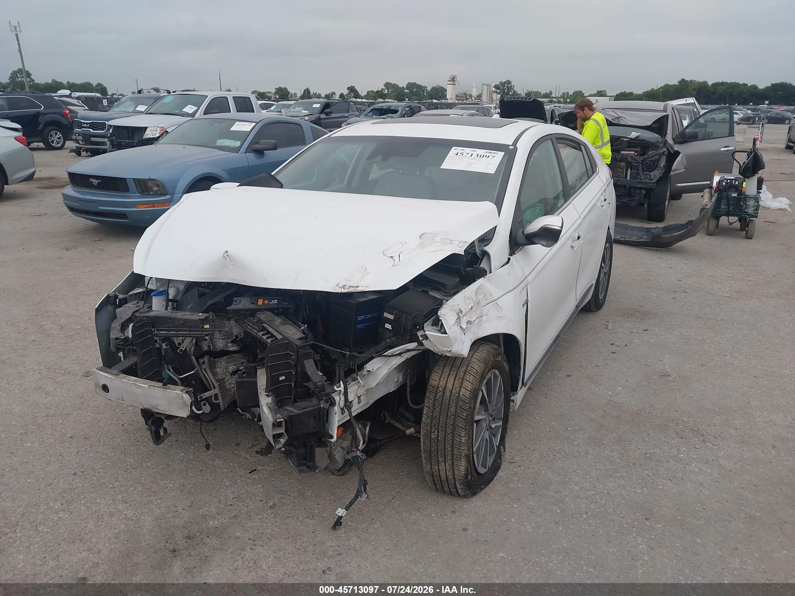 2020 Hyundai Ioniq Electric Limited White vin: KMHC85LJ0LU076494