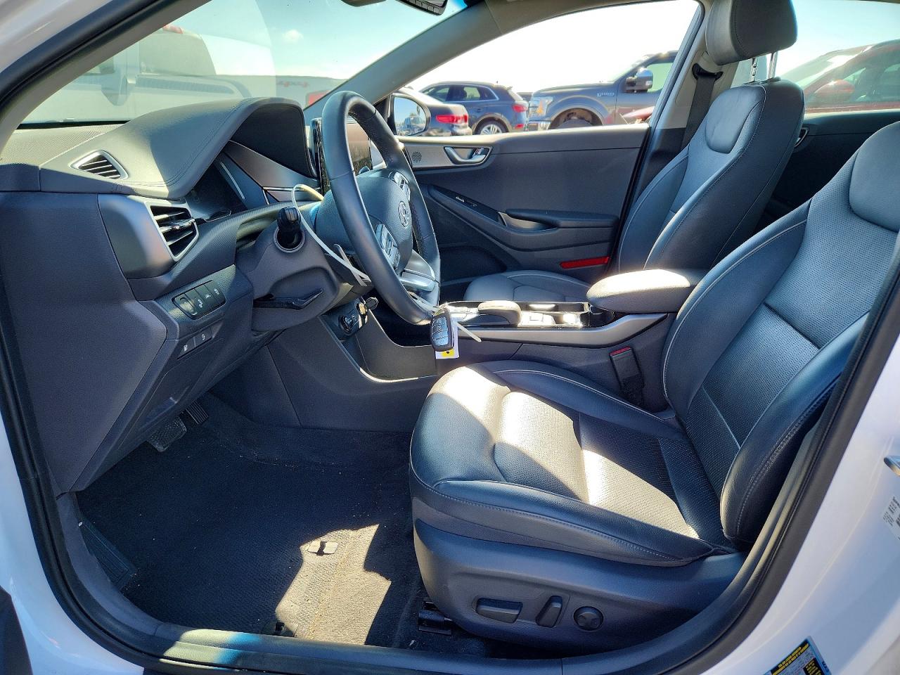 2021 Hyundai Ioniq Limited White vin: KMHC85LJ1MU081902