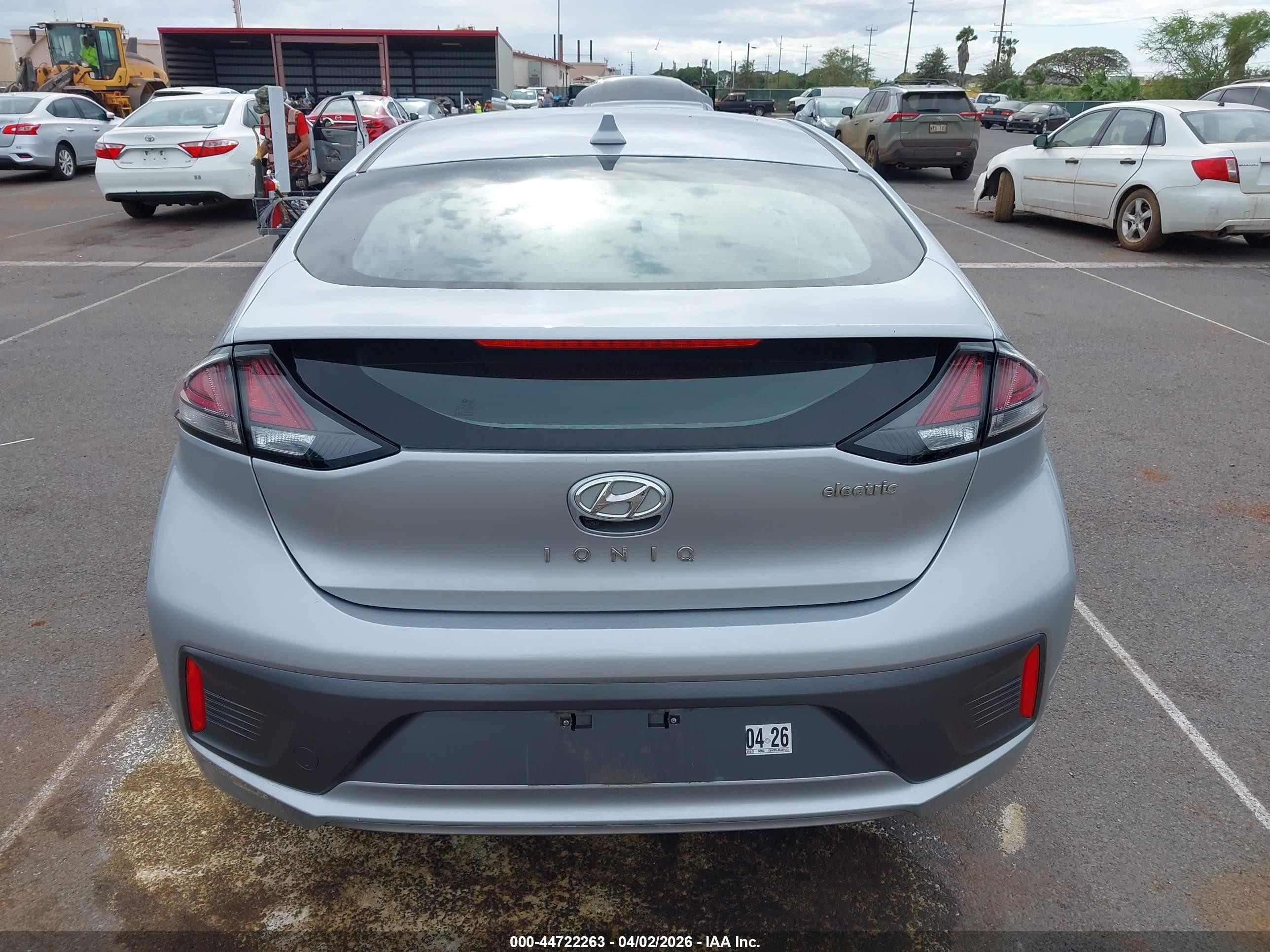 2020 Hyundai Ioniq Electric Limited Silver vin: KMHC85LJ6LU071283
