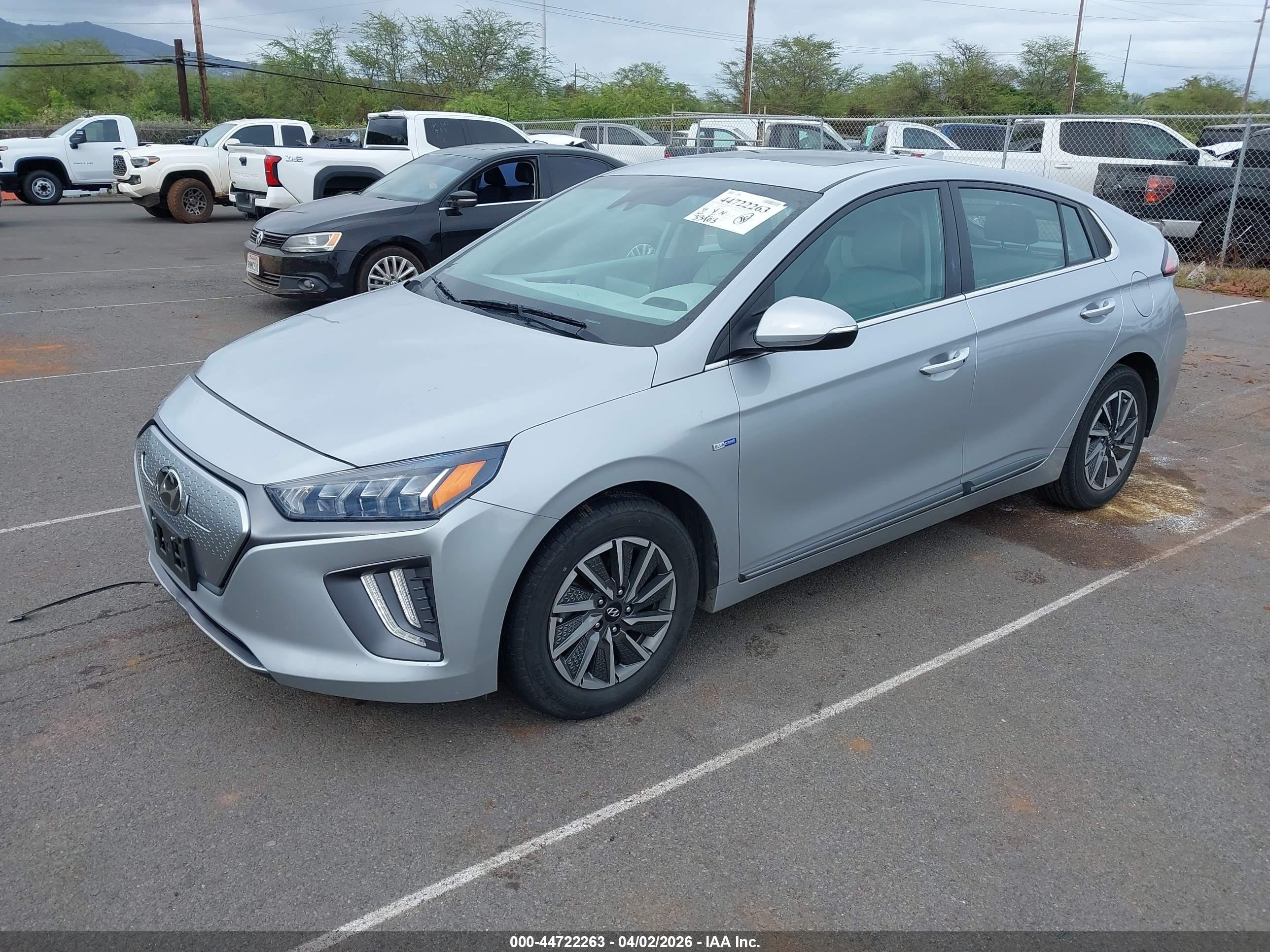 2020 Hyundai Ioniq Electric Limited Silver vin: KMHC85LJ6LU071283