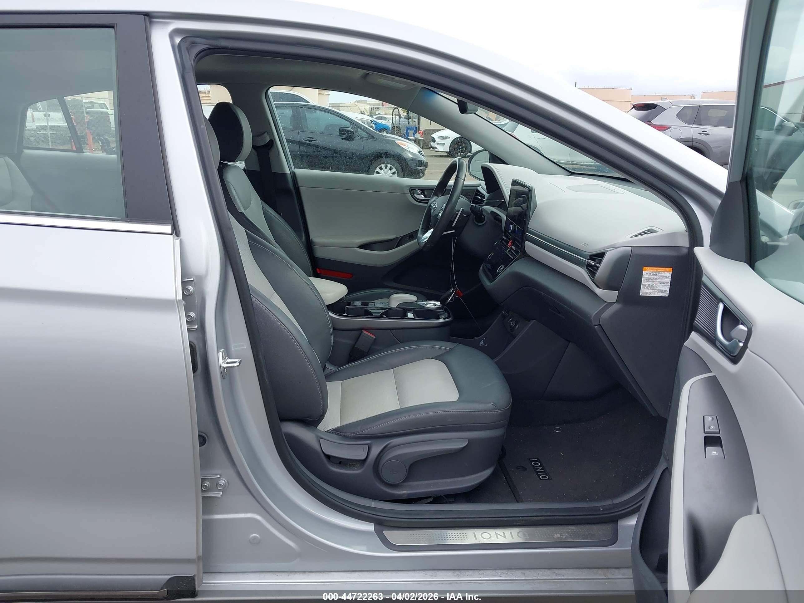 2020 Hyundai Ioniq Electric Limited Silver vin: KMHC85LJ6LU071283