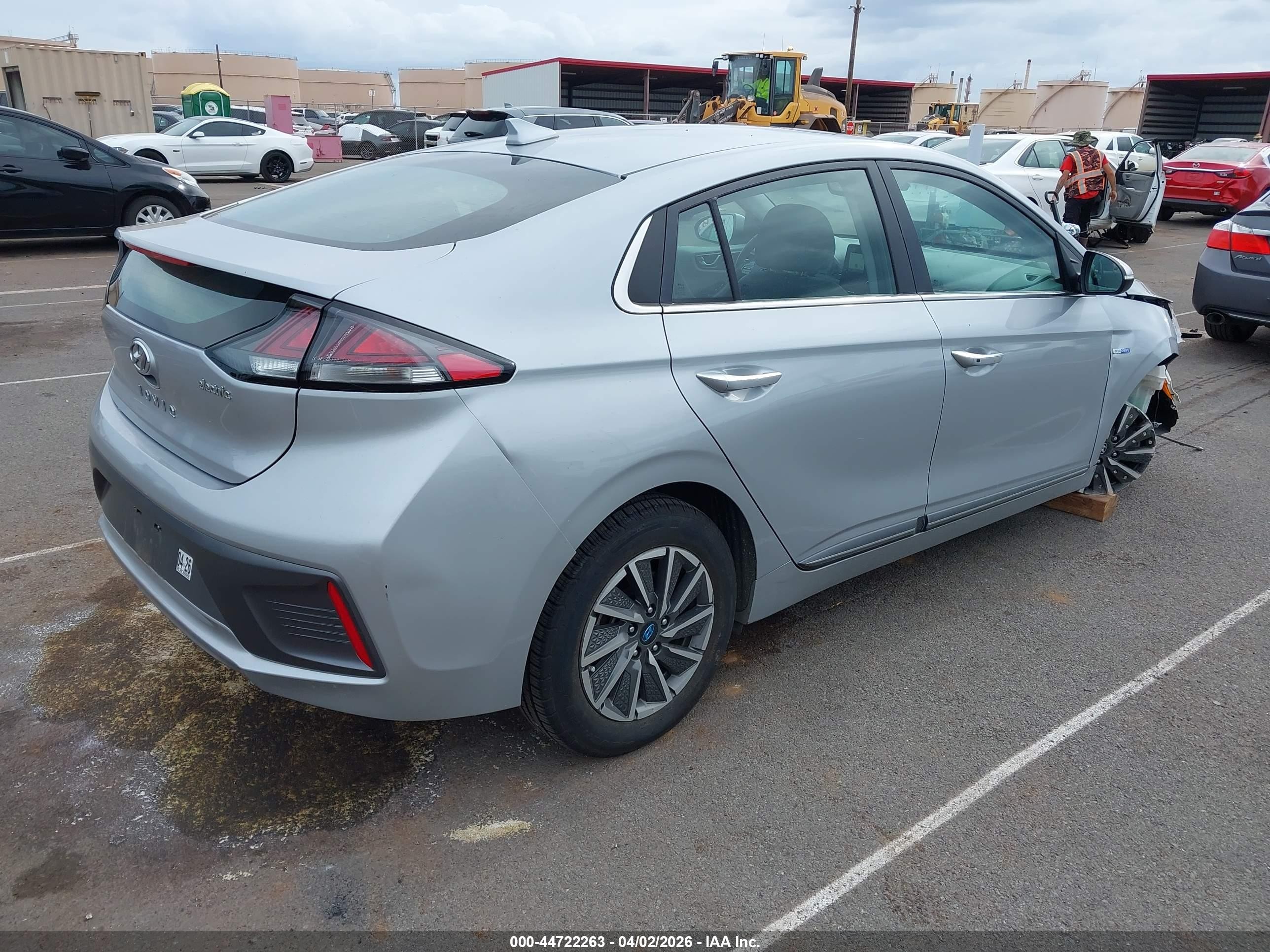 2020 Hyundai Ioniq Electric Limited Silver vin: KMHC85LJ6LU071283