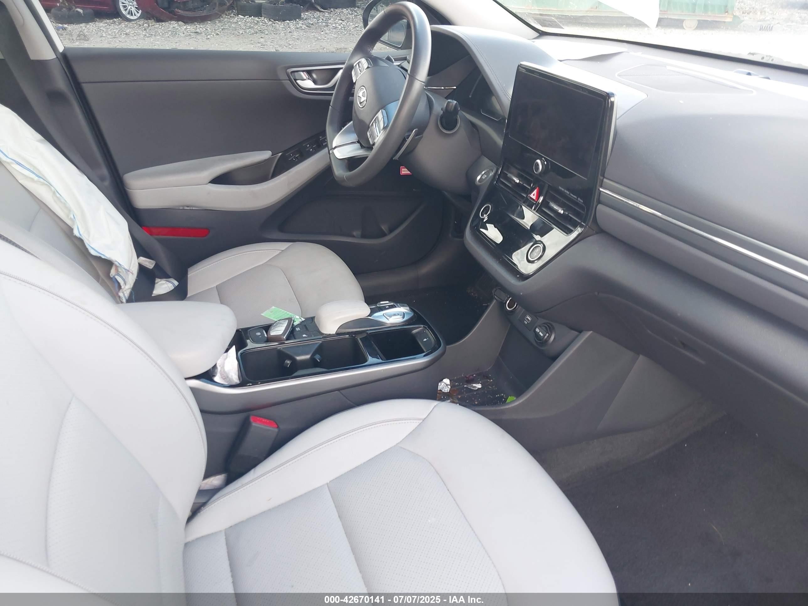 2021 Hyundai Ioniq Electric Limited White vin: KMHC85LJ9MU079749