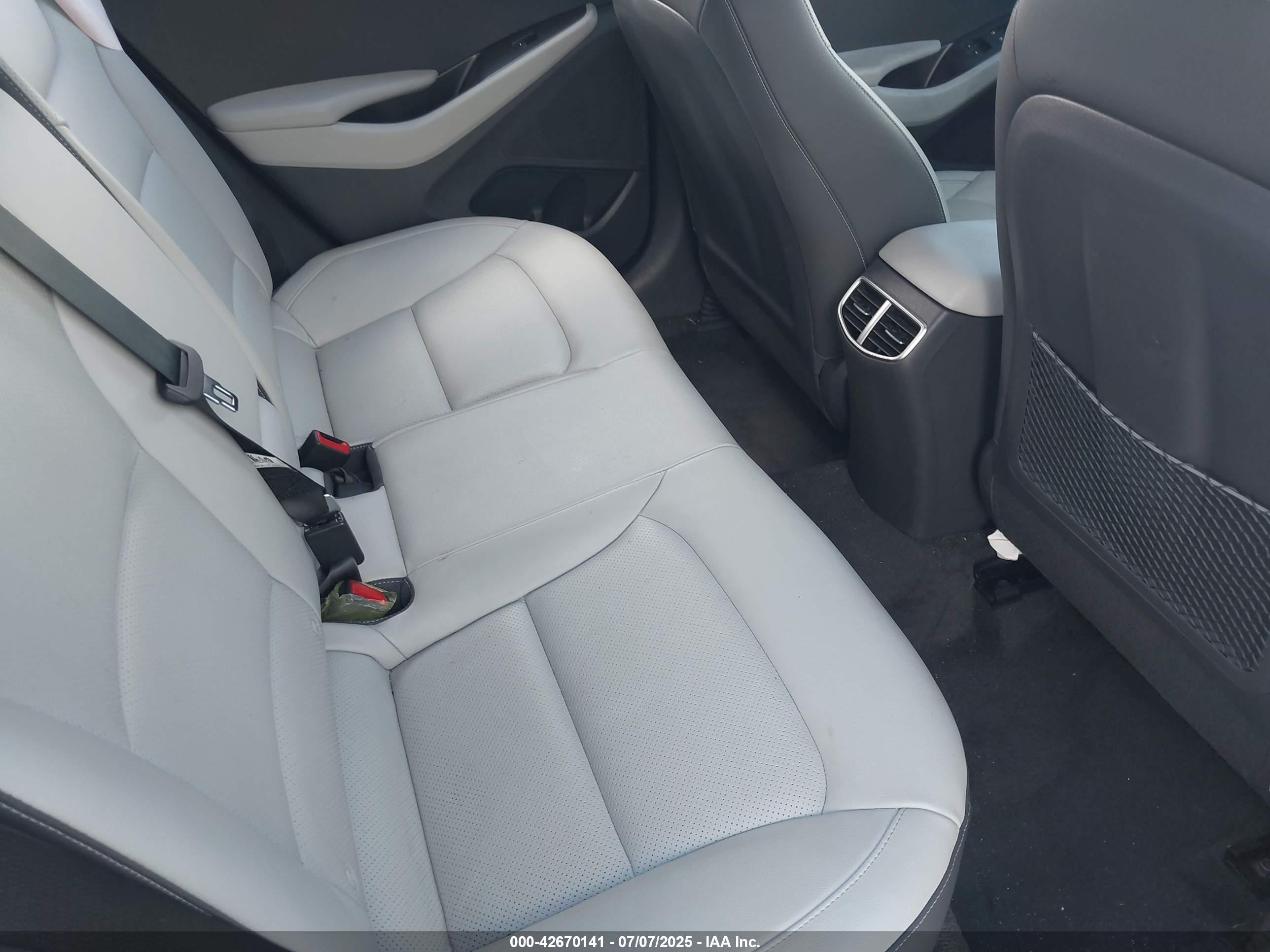 2021 Hyundai Ioniq Electric Limited White vin: KMHC85LJ9MU079749