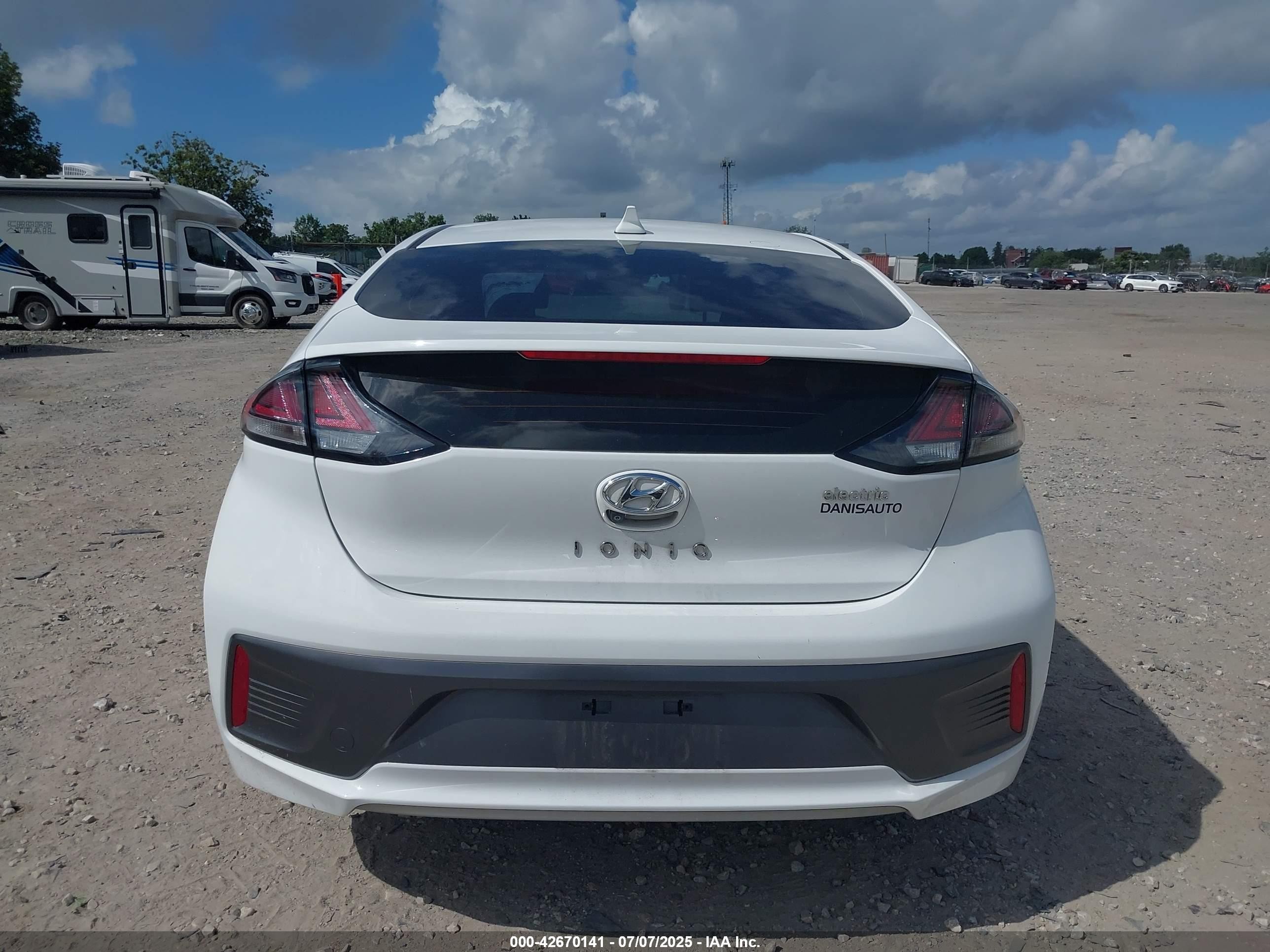 2021 Hyundai Ioniq Electric Limited White vin: KMHC85LJ9MU079749