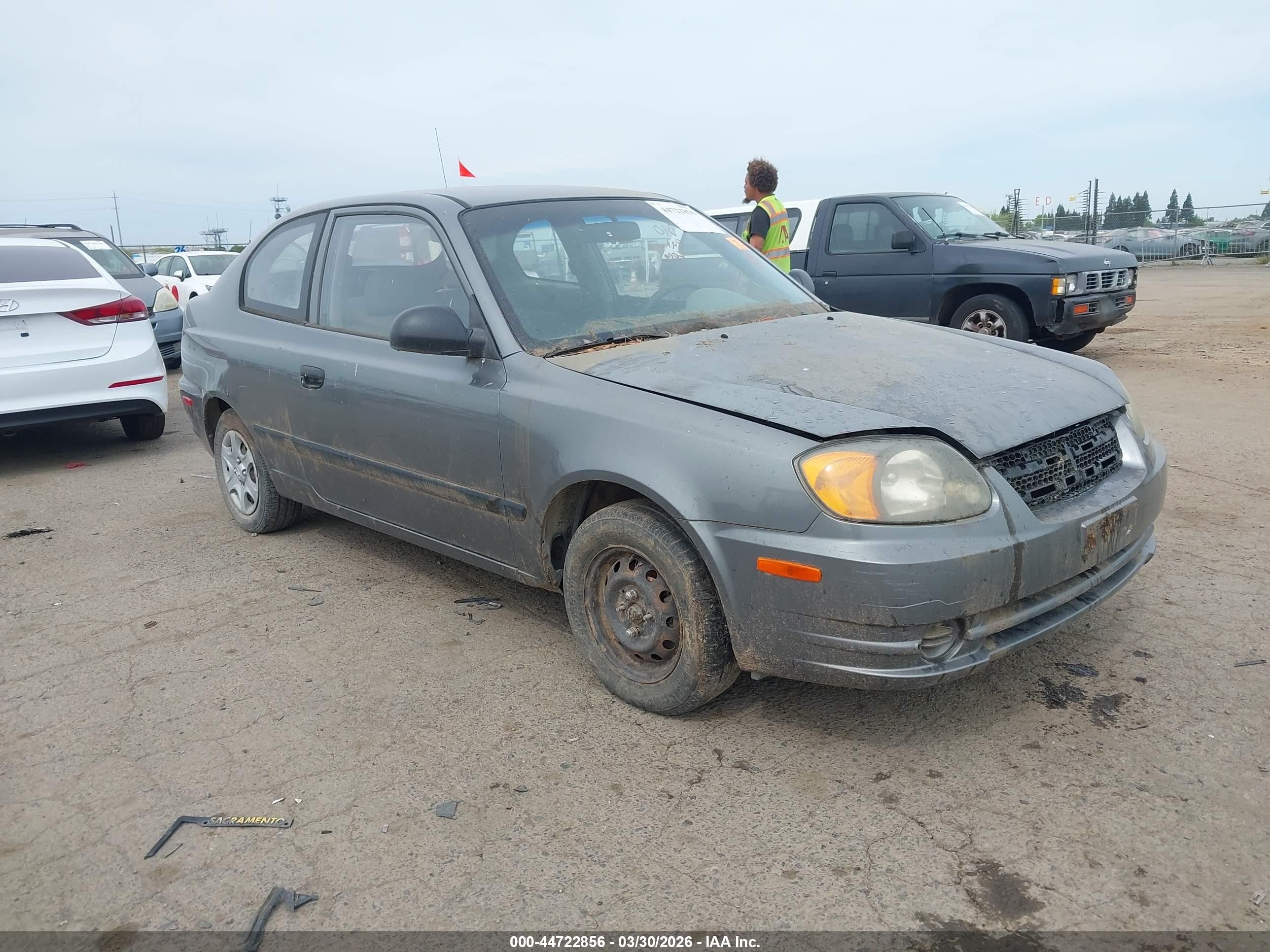2004 Hyundai Accent   Gray vin: KMHCF35C04U305802
